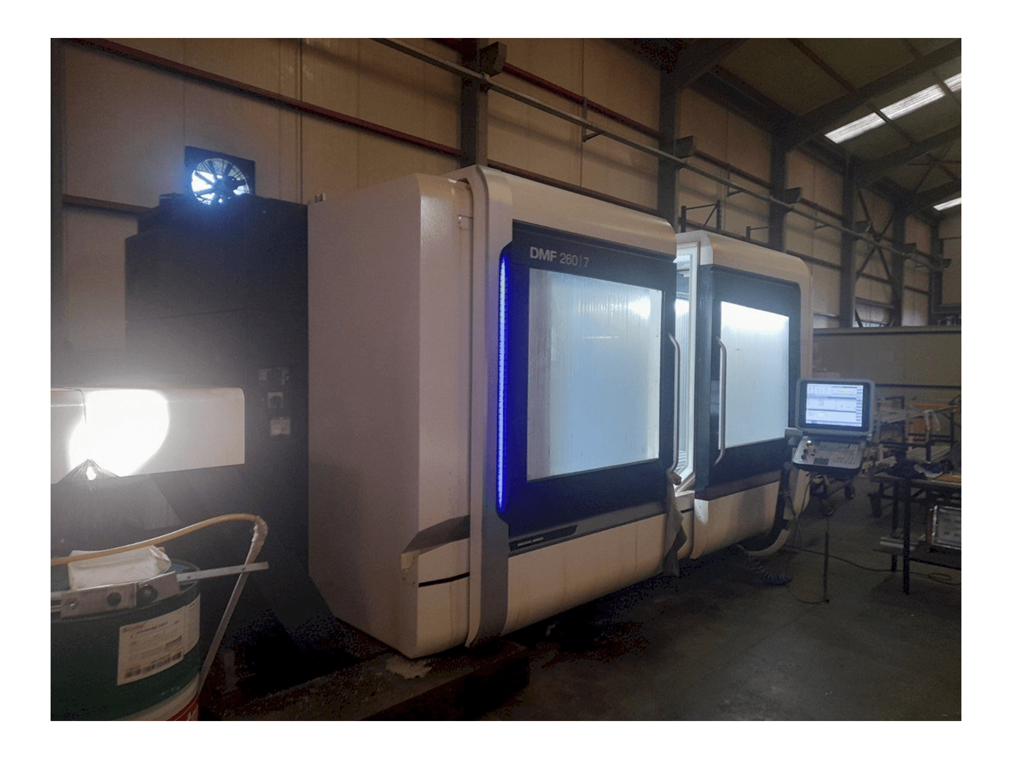 Vista frontal de la máquina DMG MORI DMF 260-7