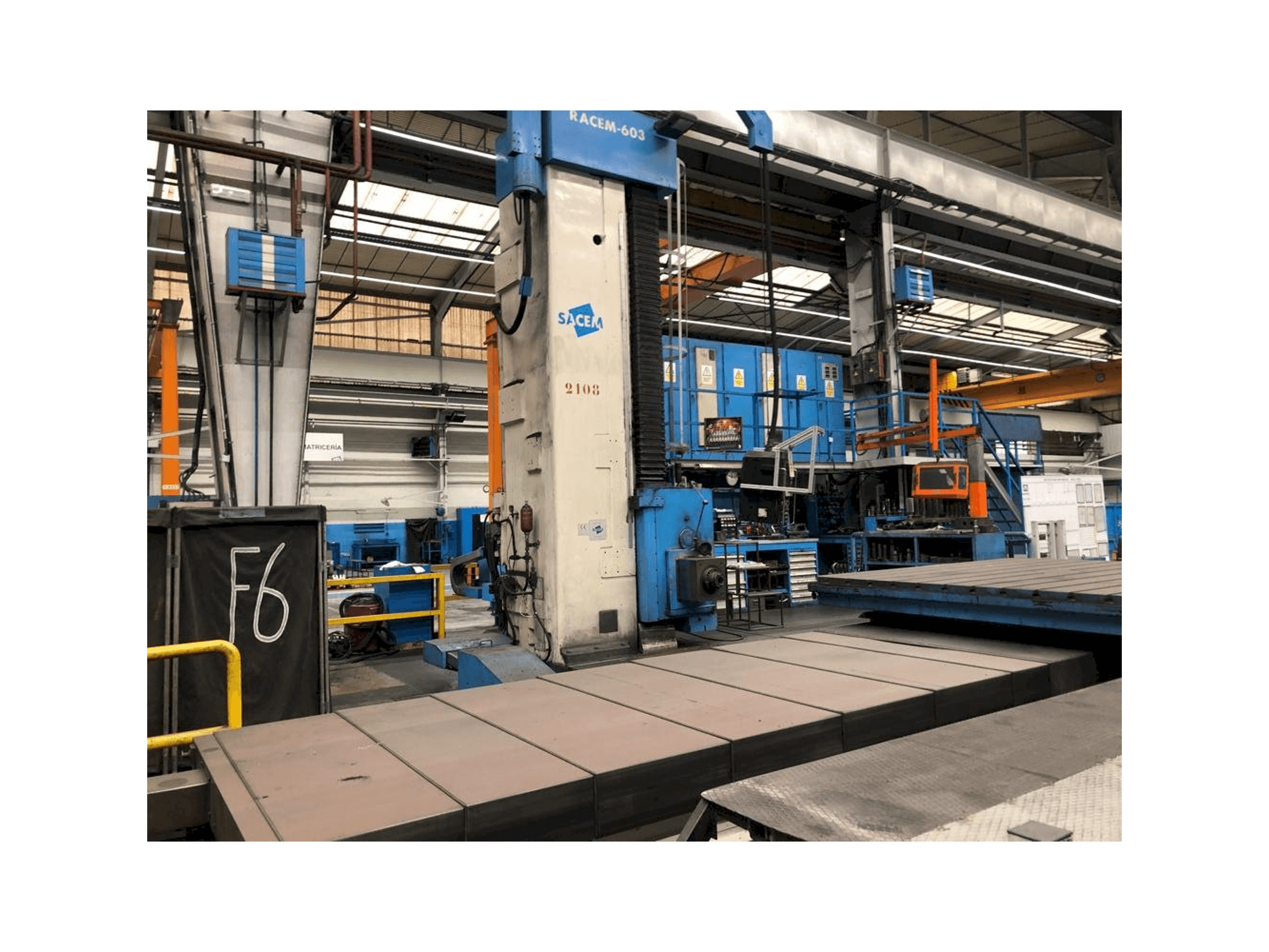 Vista frontal de la máquina Sacem Racem-603