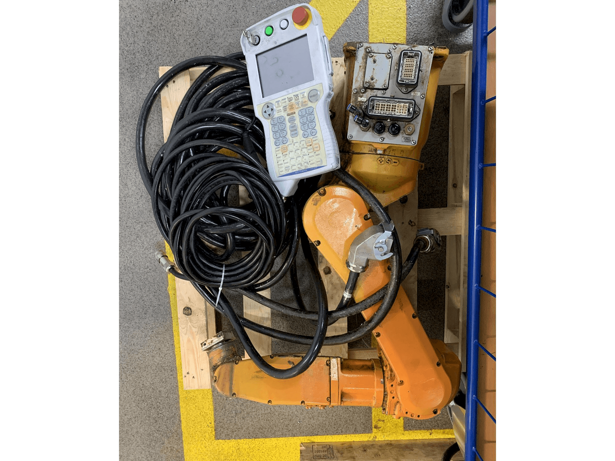 Vista frontal de la máquina Yaskawa Motoman YR-MH005LS-A12