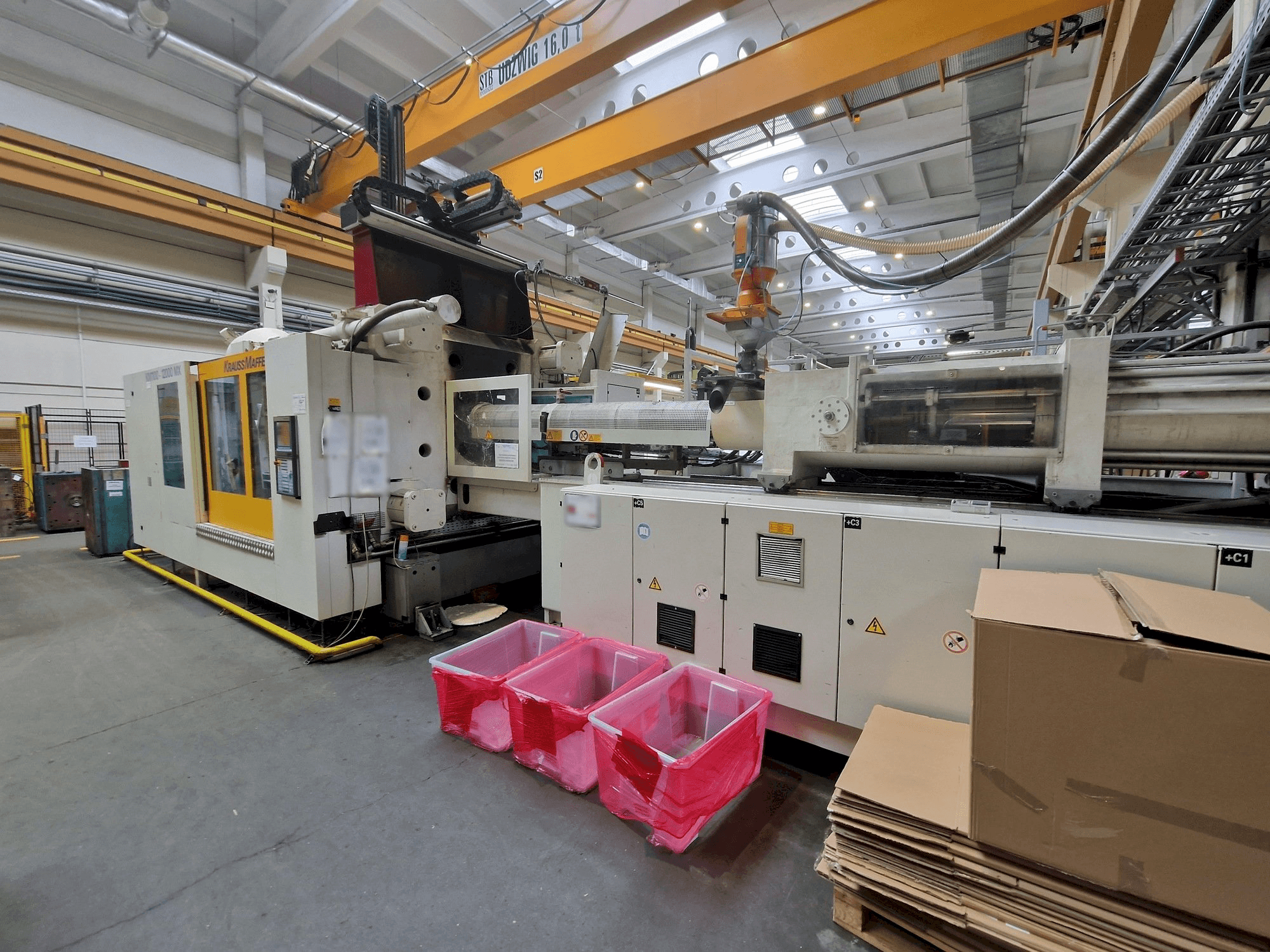 Vista frontal de la máquina Krauss Maffei 1100-12000 MX