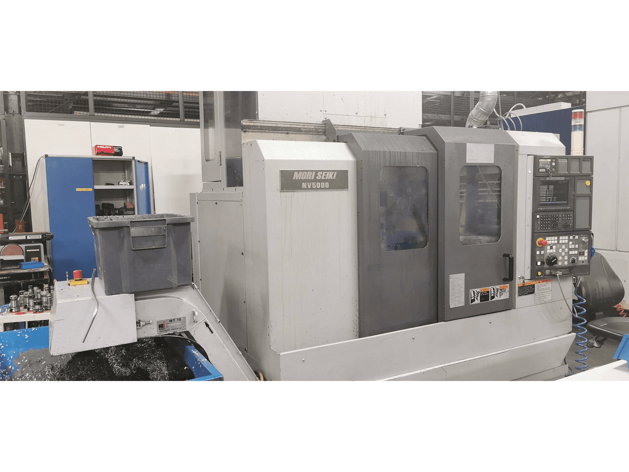 Vista frontal de la máquina MORI SEIKI NV 5000