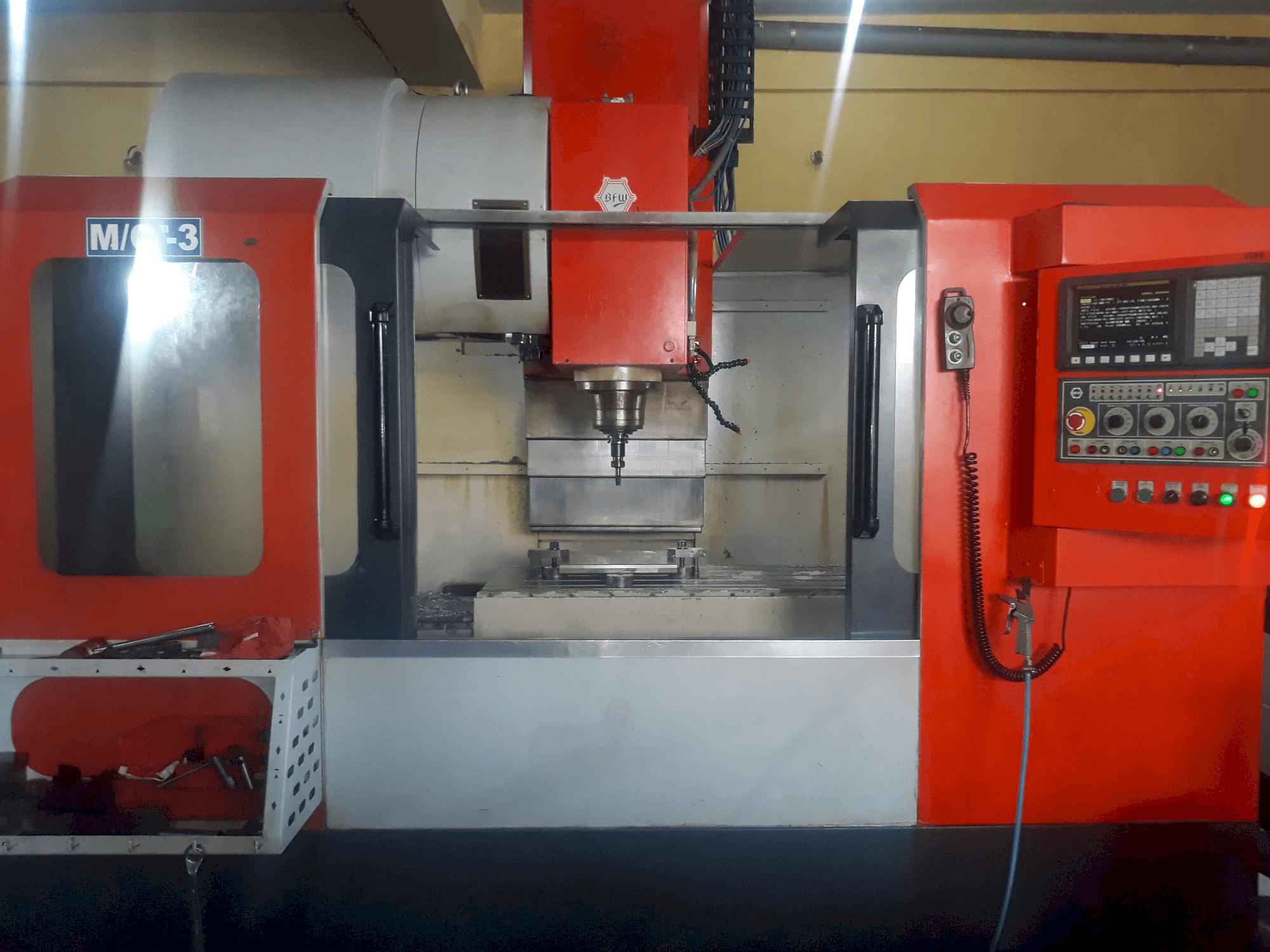 Vista frontal de la máquina BFW BMV 50