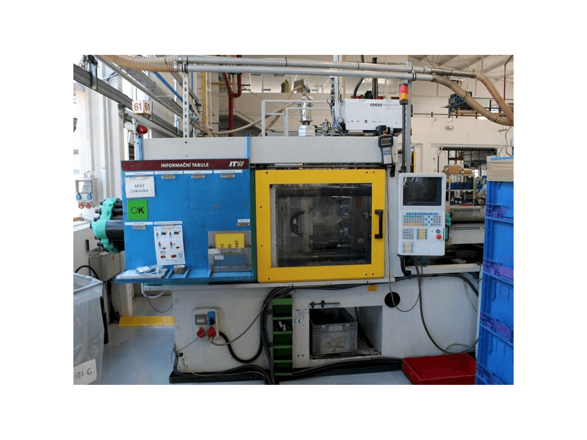 Vista frontal de la máquina Arburg 470 C 1500-800