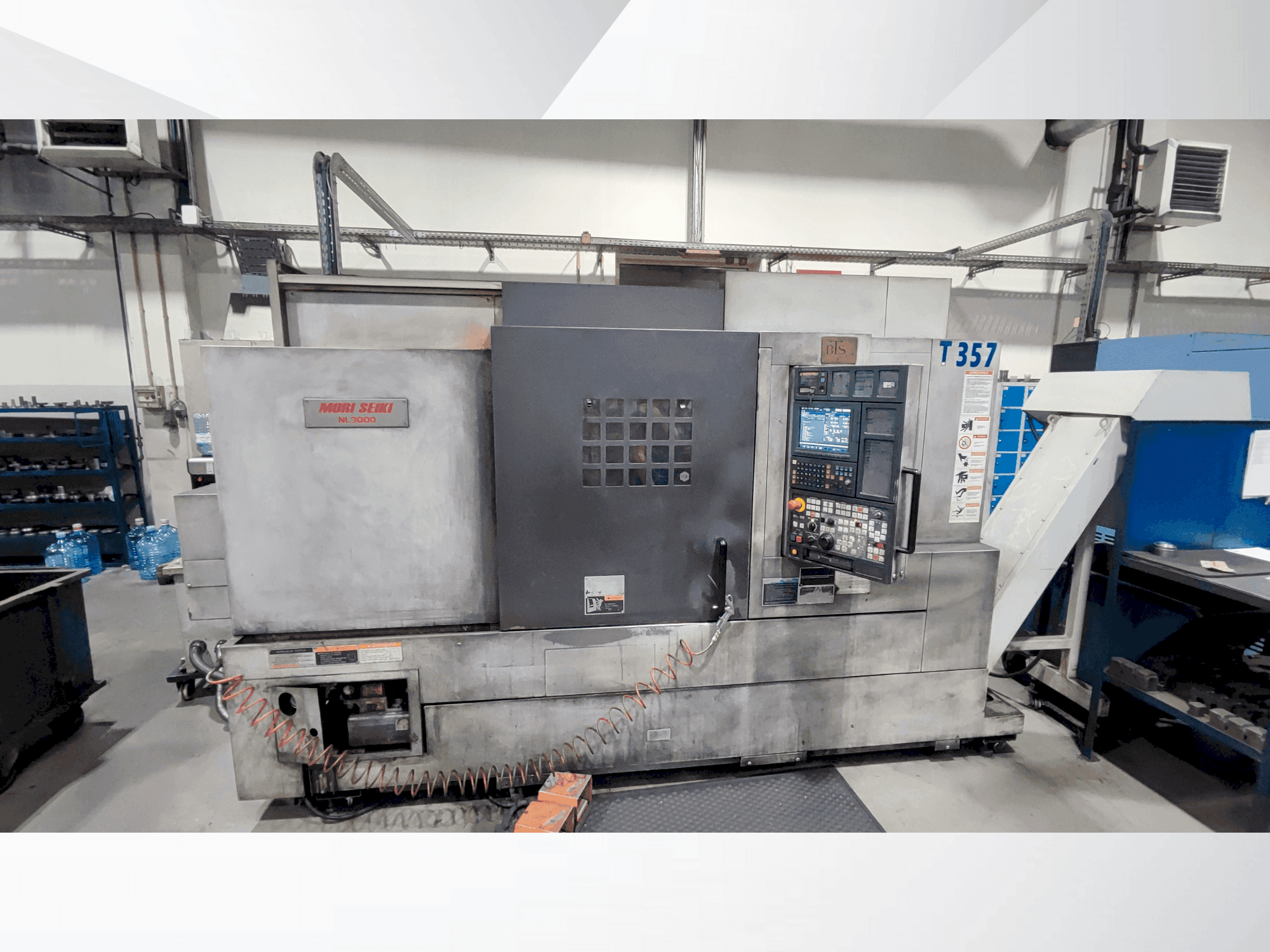Vista frontal de la máquina MORI SEIKI NL 3000/700