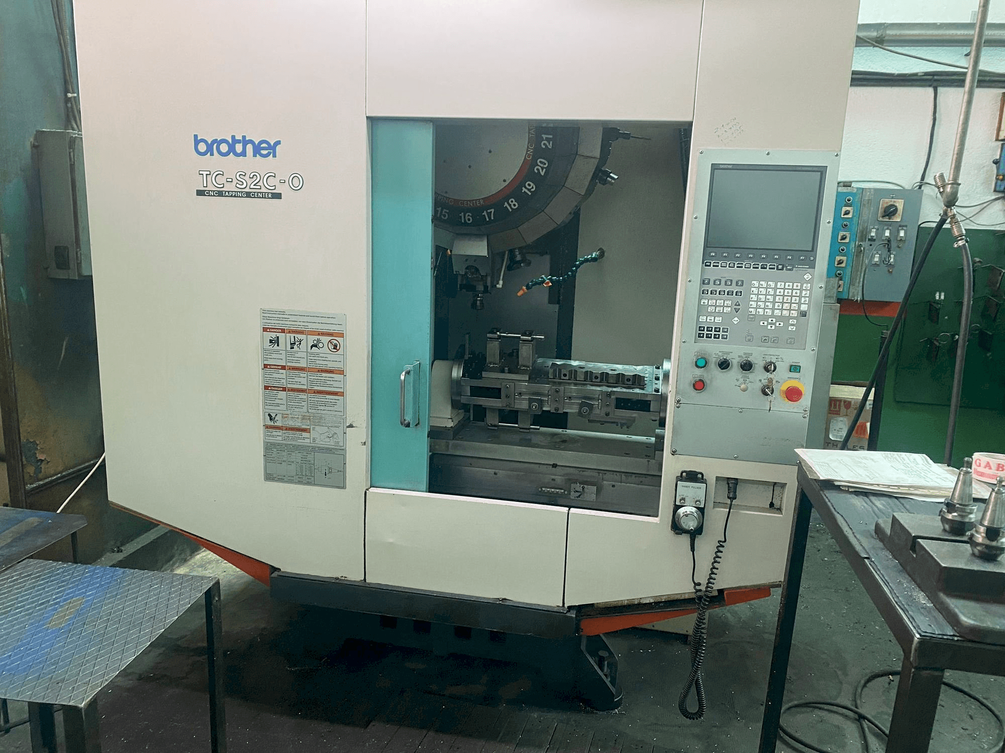 Vista frontal de la máquina Brother TC-S2C-0