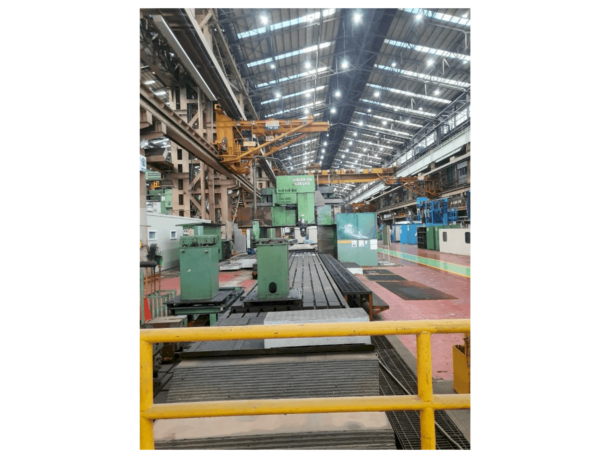 Vista frontal de la máquina WALDRICH COBURG -