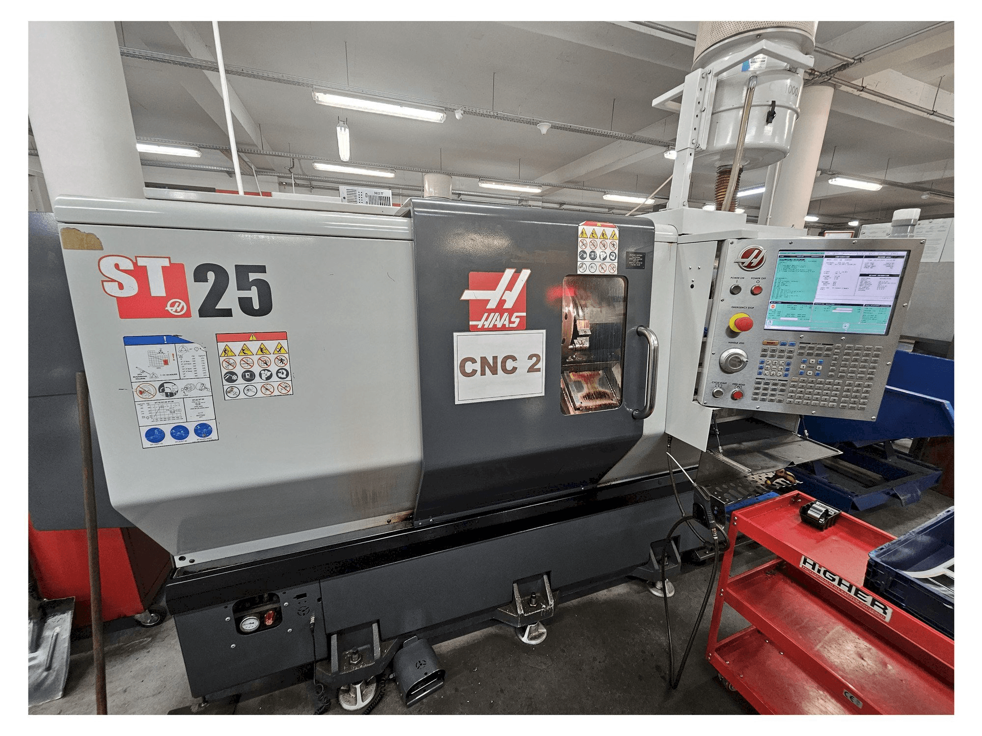Vista frontal de la máquina HAAS ST-25
