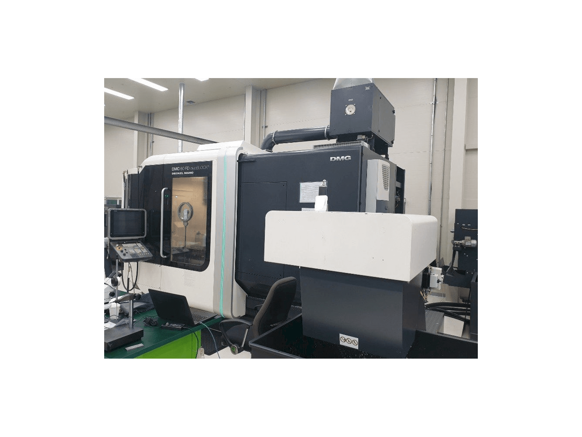 Vista frontal de la máquina DMG Deckel Maho DMC 60 FD duoBLOCK