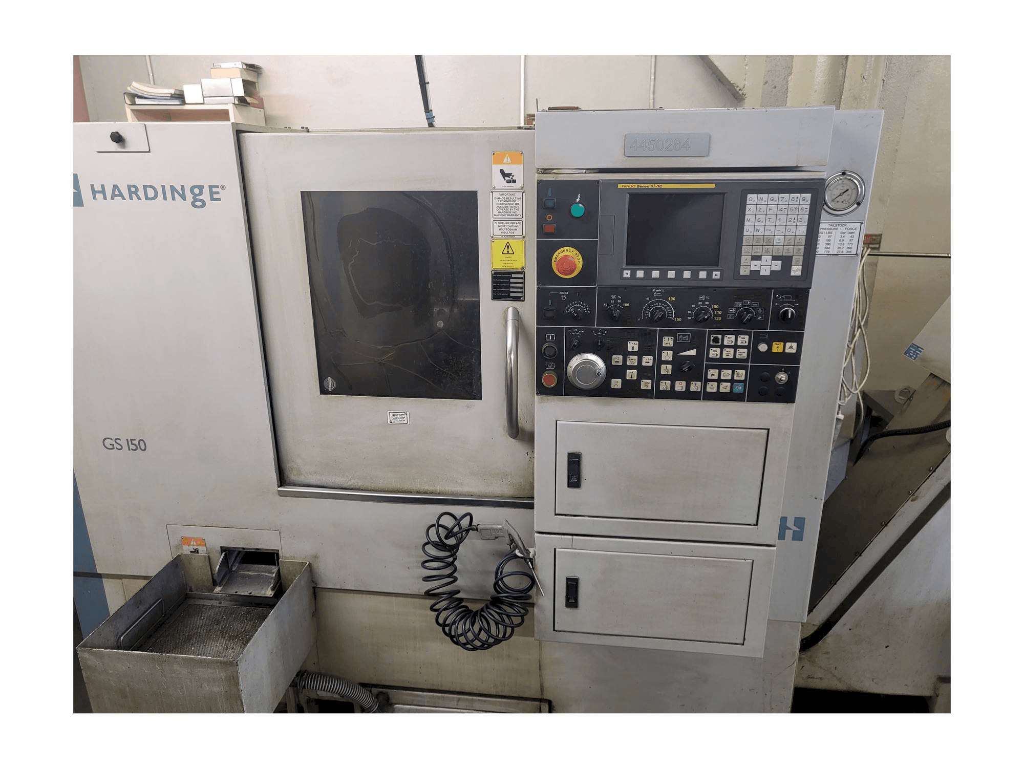 Vista frontal de la máquina HARDINGE GS-150