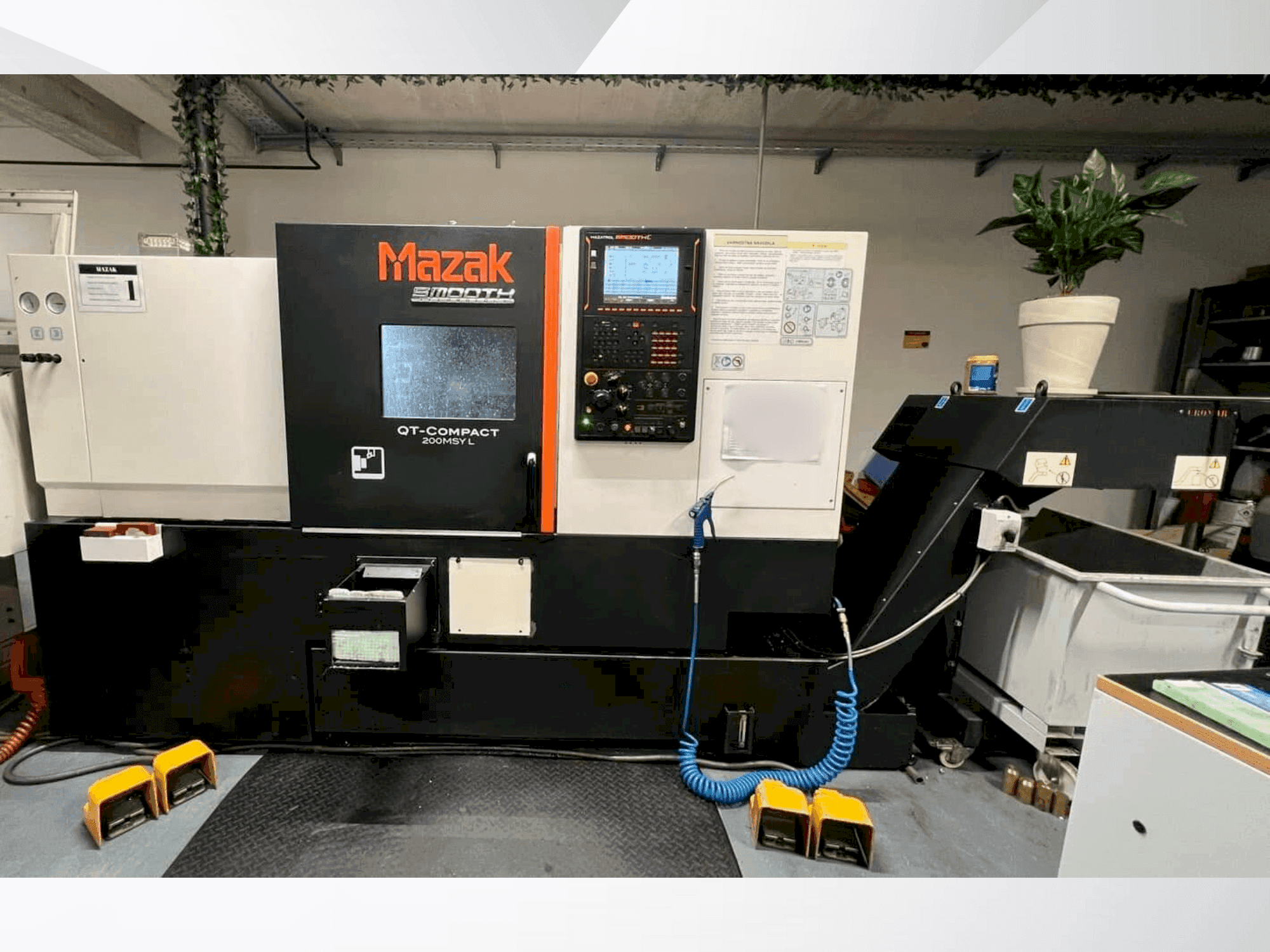 Vista frontal de la máquina Mazak QUICK TURN COMPACT 200 MSY L