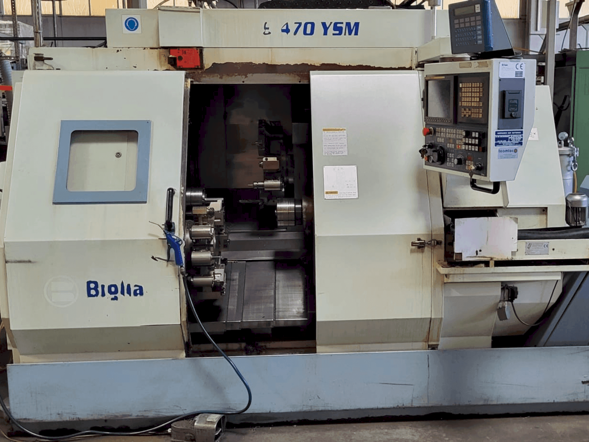 Vista frontal de la máquina Biglia B470 YSM
