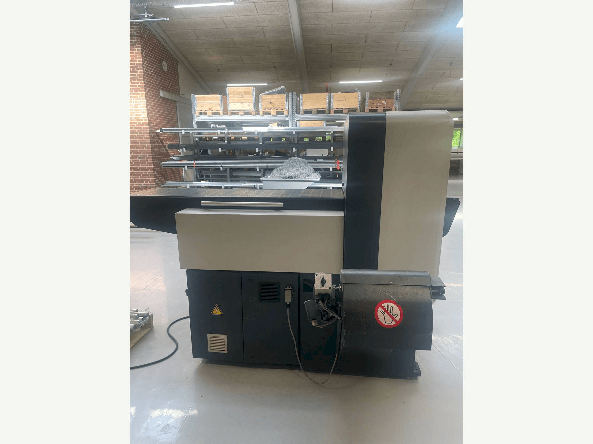 Vista frontal de la máquina KASTO Verto A2