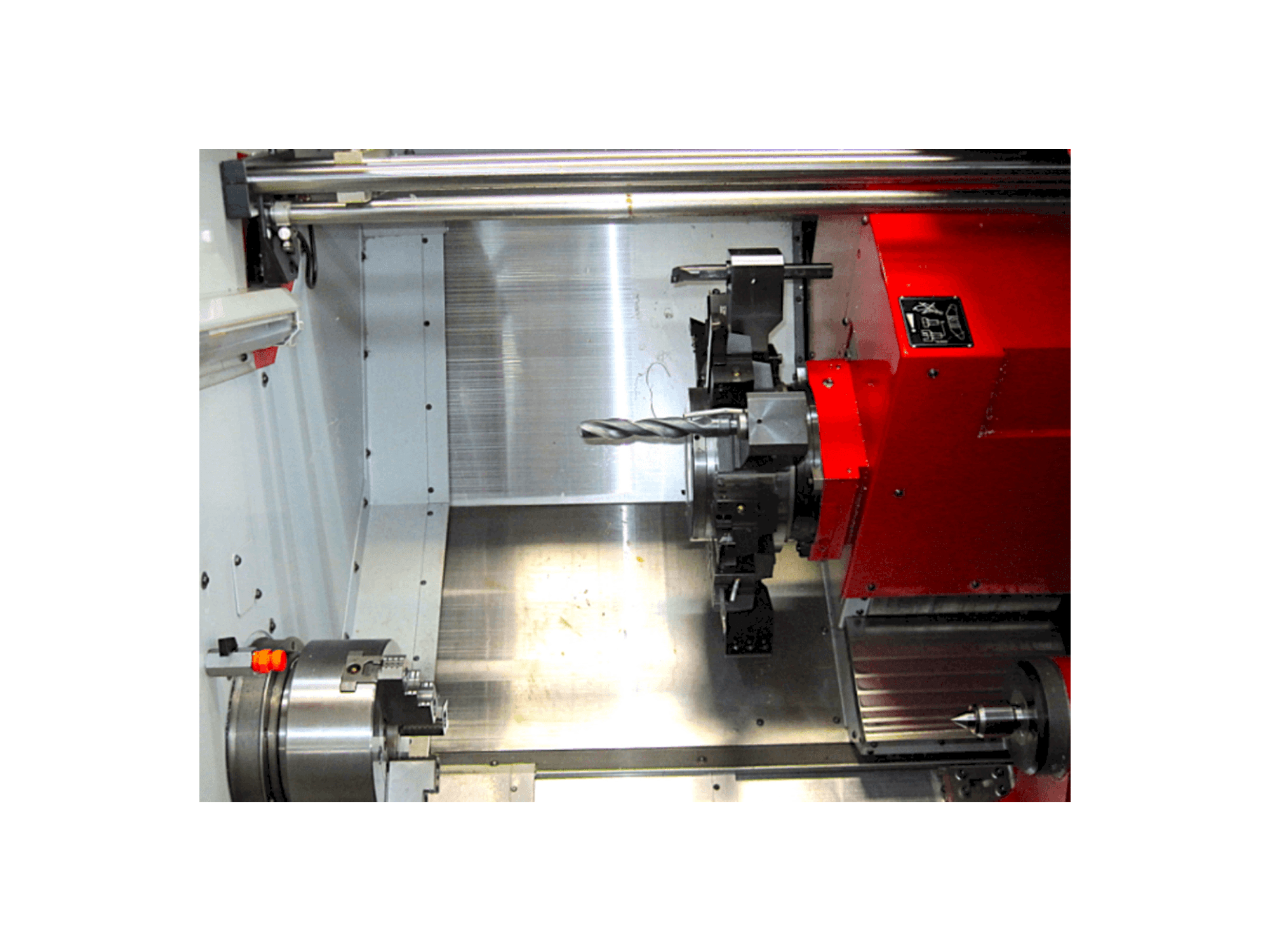 Vista frontal de la máquina EMCO turn 365 tcmy