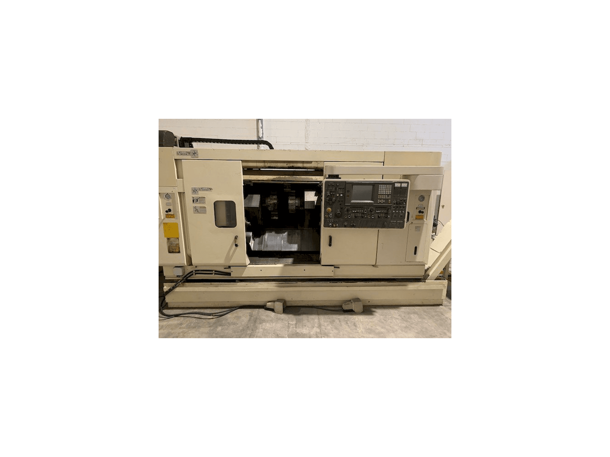 Vista frontal de la máquina NAKAMURA-TOME TW-20