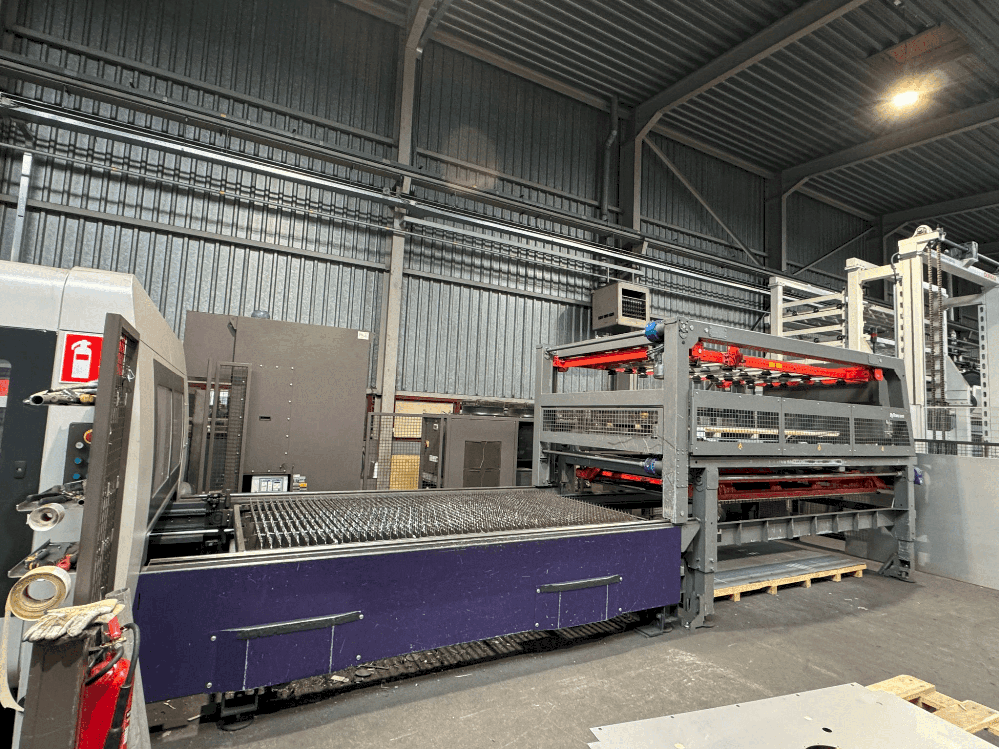 Vista frontal de la máquina Bystronic ByTrans 3015 Standard