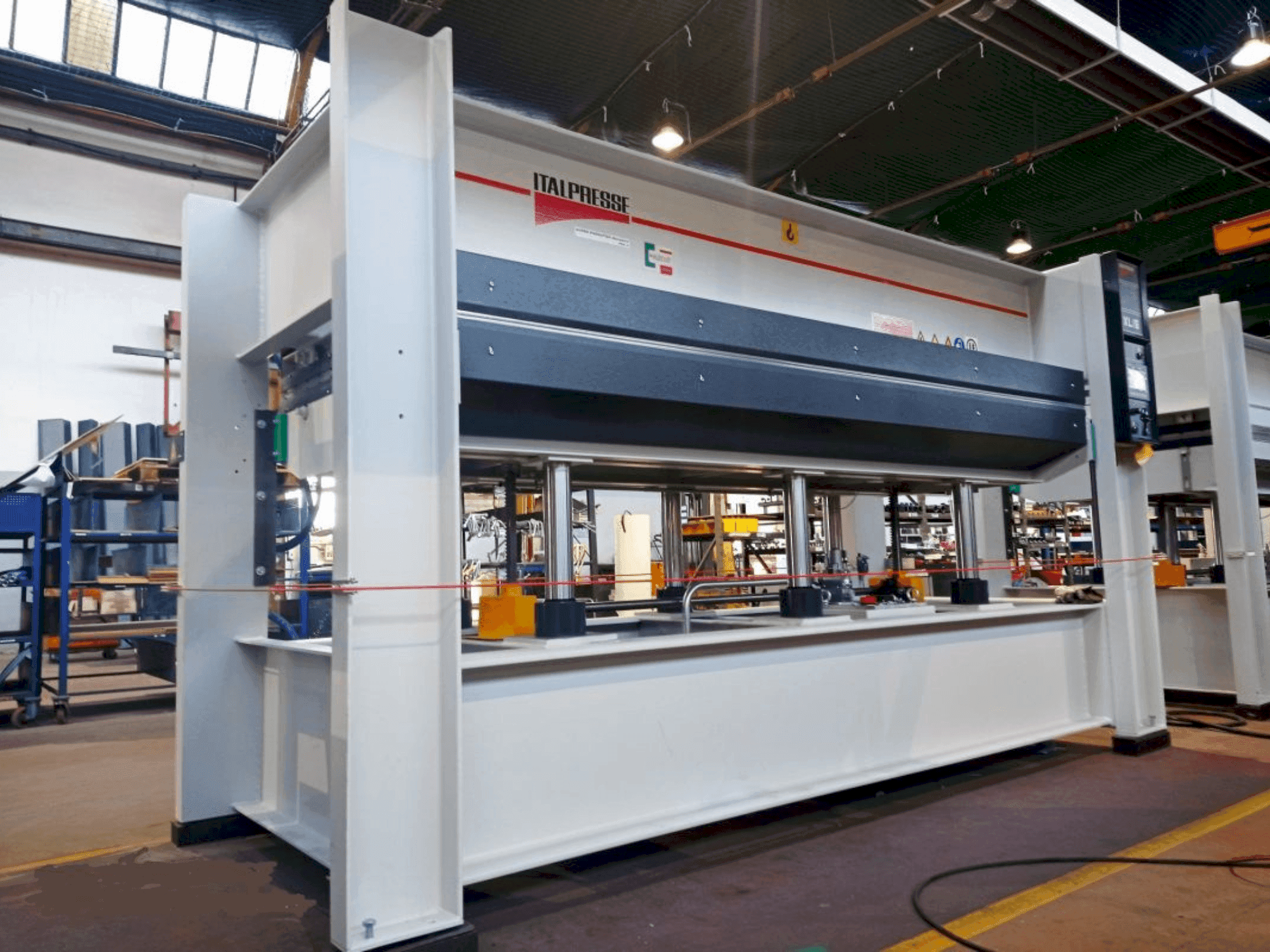 Vista frontal de la máquina ITALPRESSE XL/6 30-13 PM BO