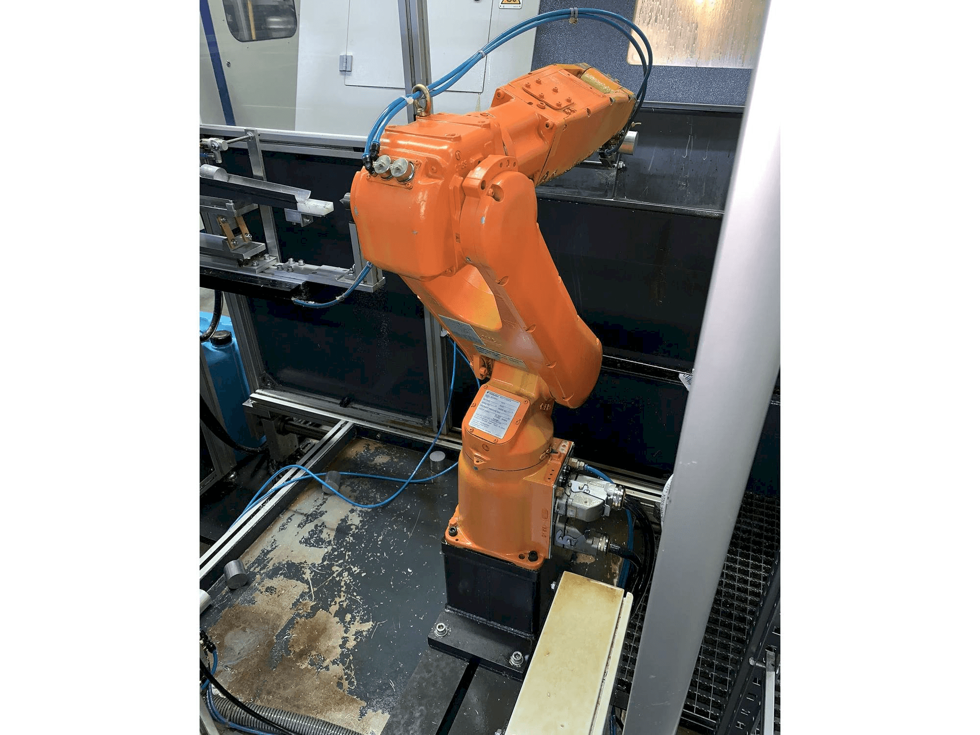 Vista frontal de la máquina Yaskawa Motoman YR-MH005LS-A12