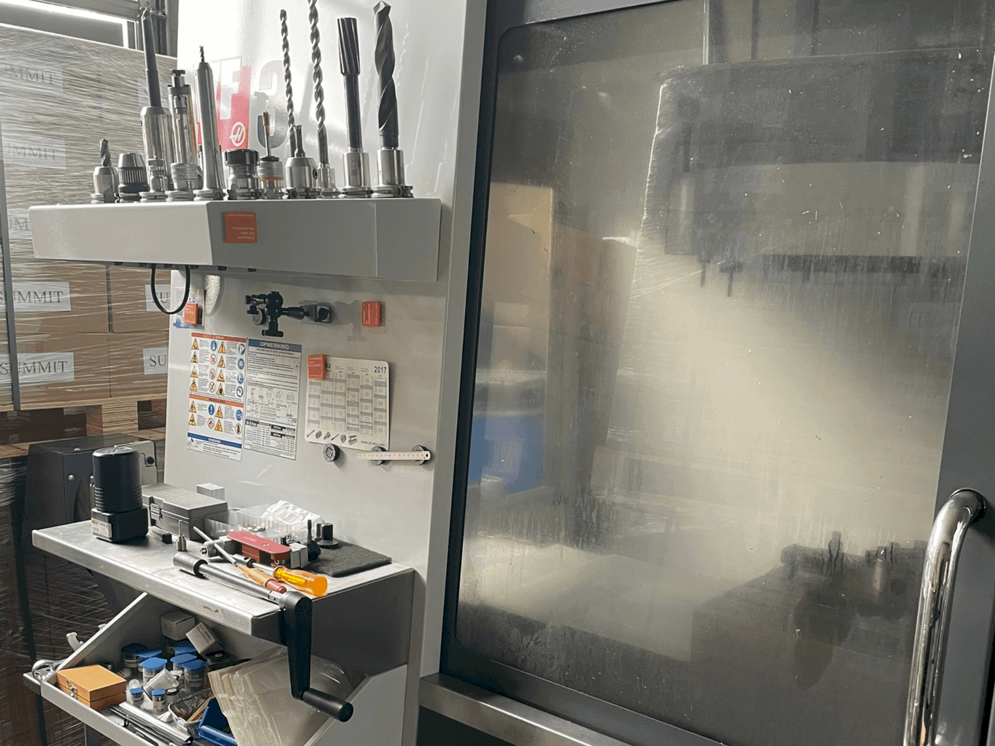 Vista frontal de la máquina HAAS VF-3