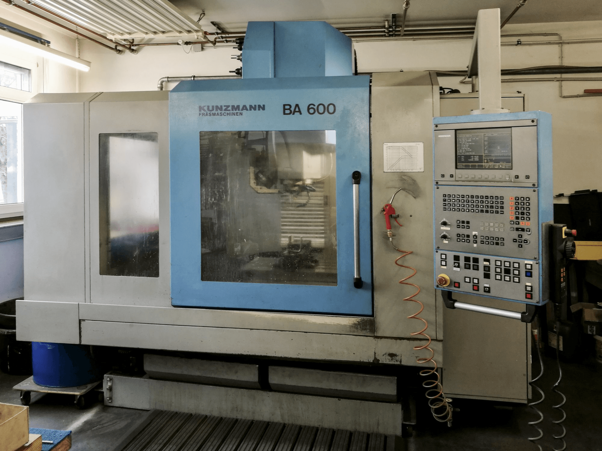 Vista frontal de la máquina KUNZMANN BA600