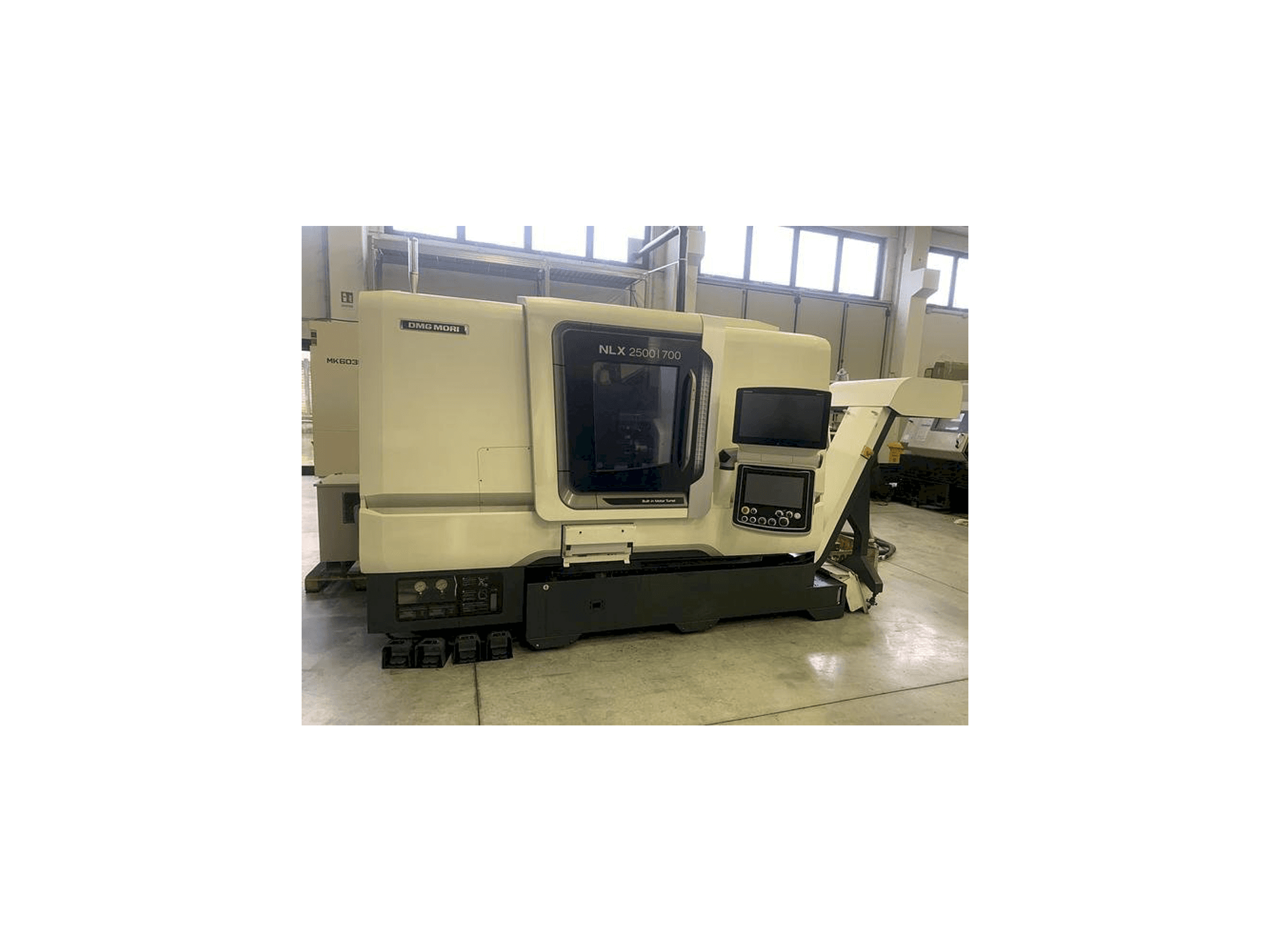 Vista frontal de la máquina DMG MORI NLX 2500SY