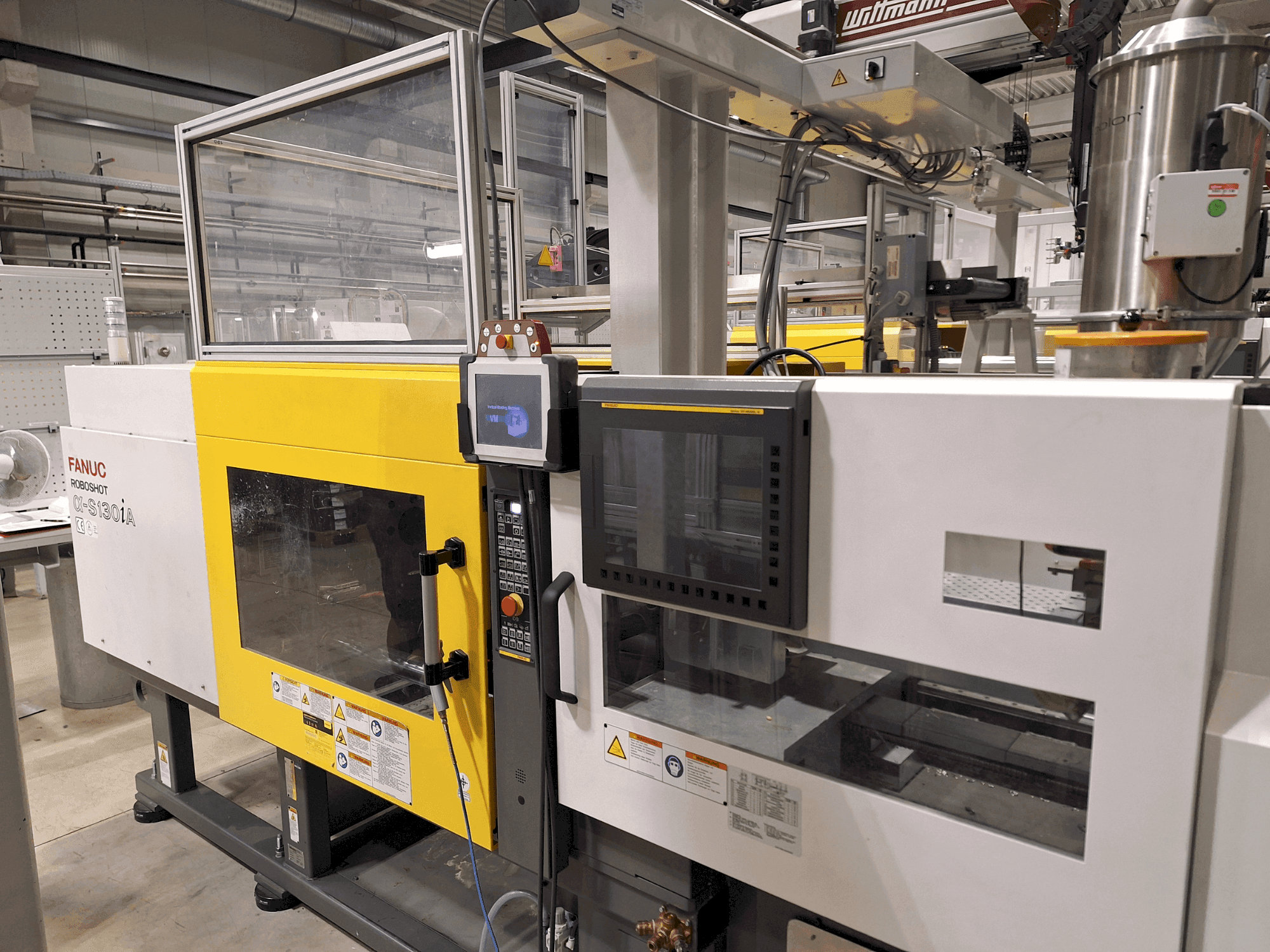 Vista frontal de la máquina FANUC Roboshot S130iA