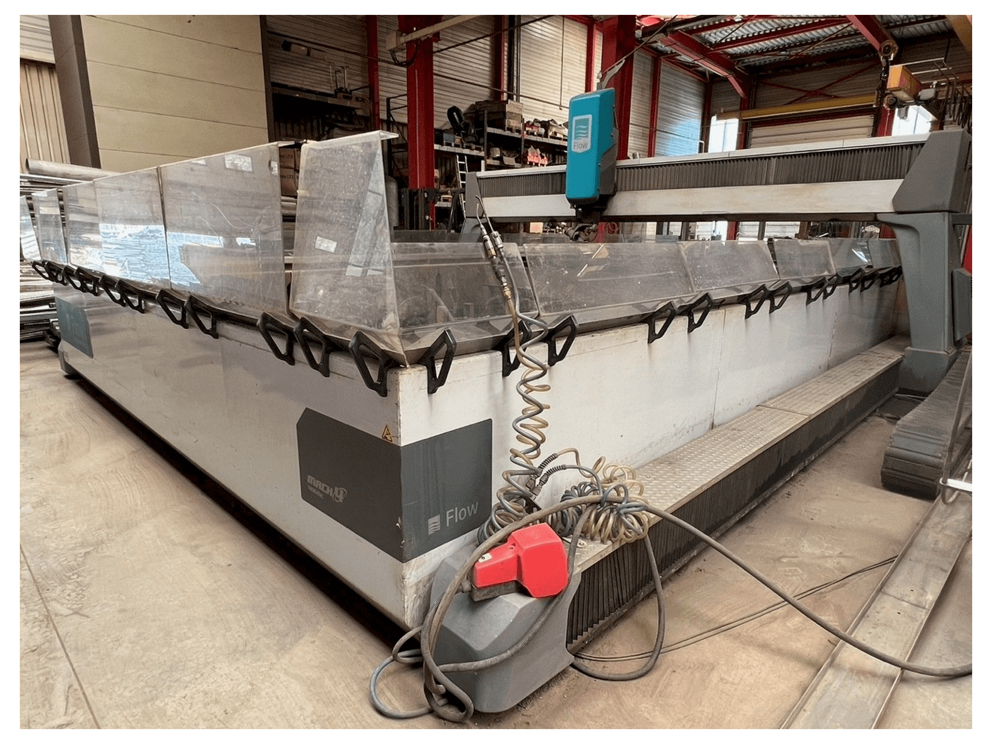 Vista frontal de la máquina Flow MACH4 4060 XD