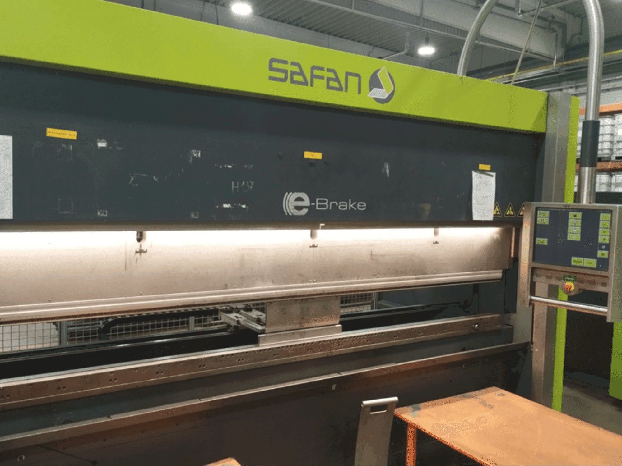 Vista frontal de la máquina Safan SAFAN E-BRAKE 100-3100