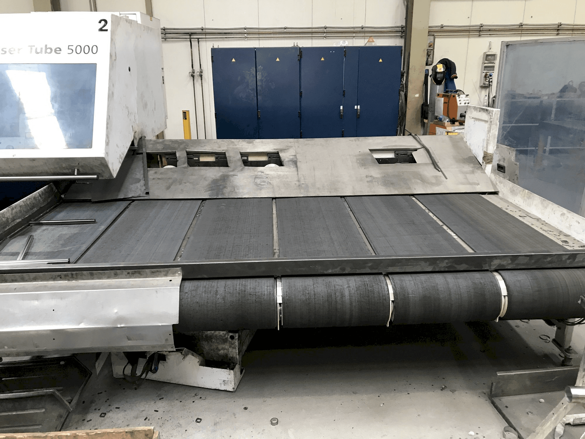 Vista frontal de la máquina Trumpf TruLaser Tube 5000