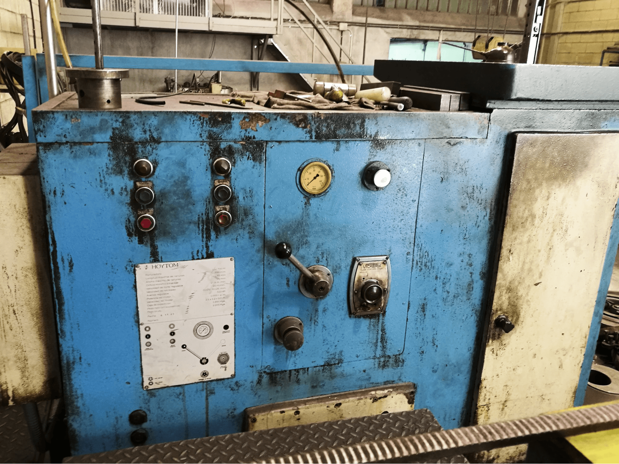 Vista frontal de la máquina Hoytom 700 H