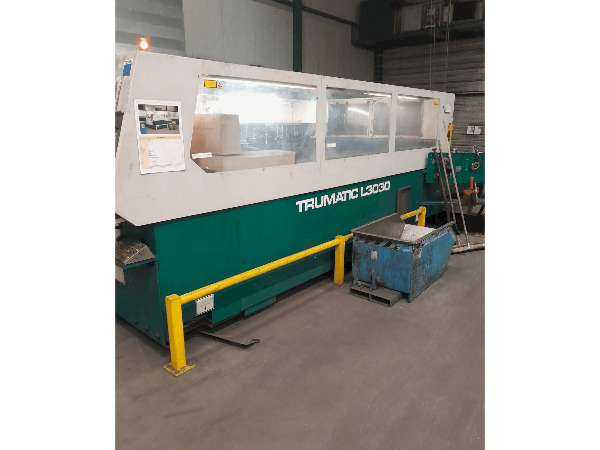 Vista frontal de la máquina Trumpf Trumatic L3030