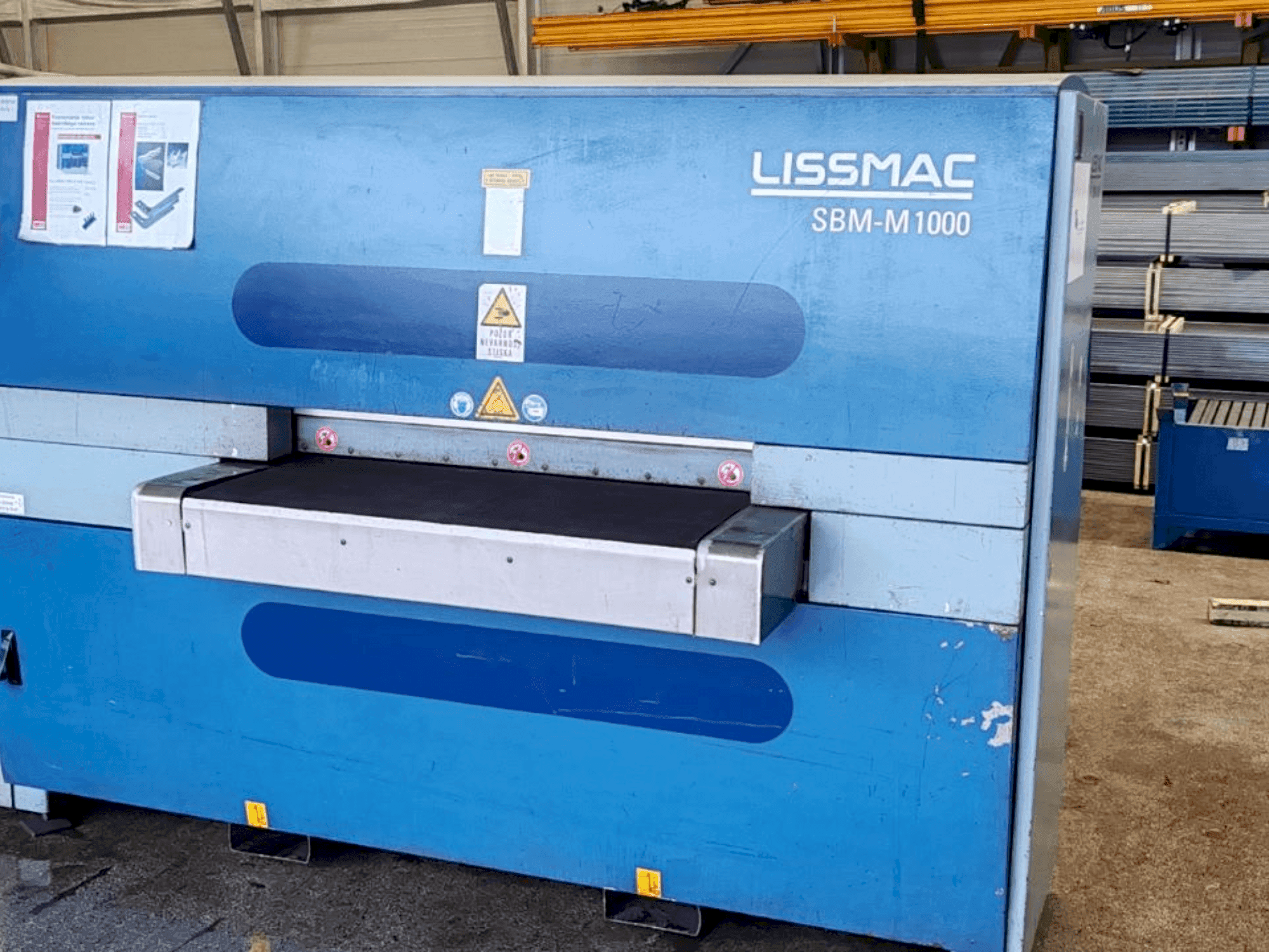 Vista frontal de la máquina LISSMAC SBM-M 1000 B2