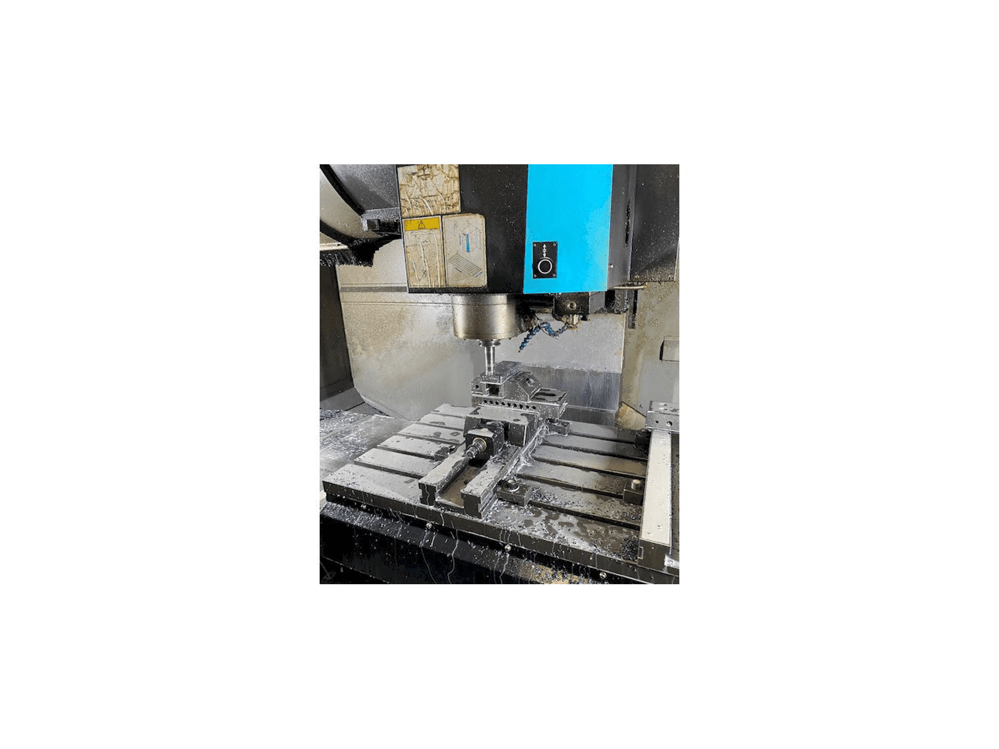 Vista frontal de la máquina Hurco VMX42i