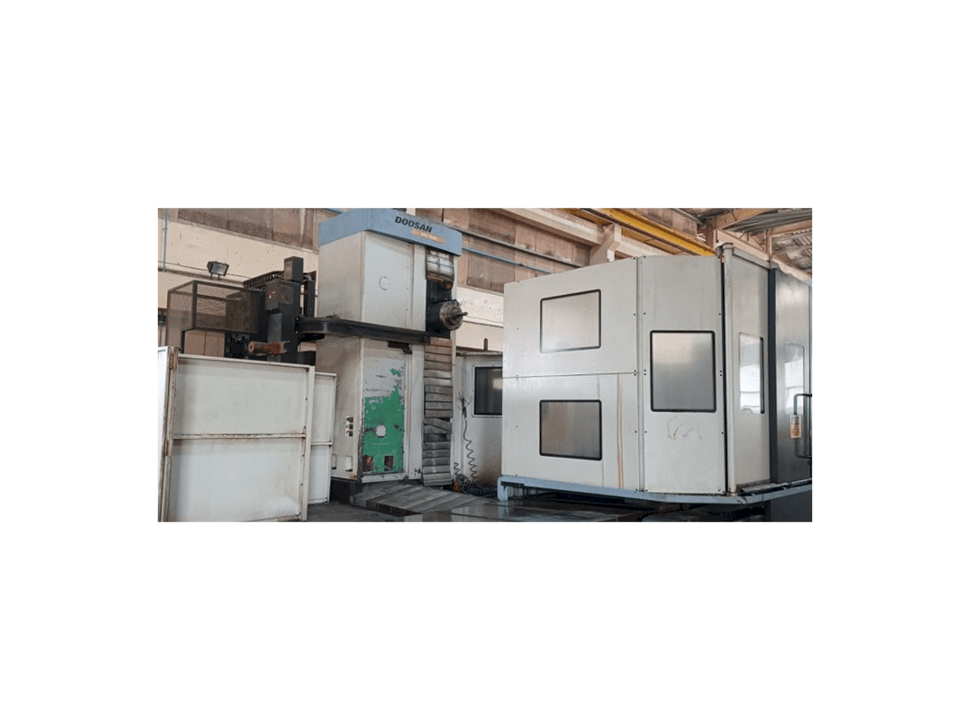 Vista frontal de la máquina Doosan DBC 130P