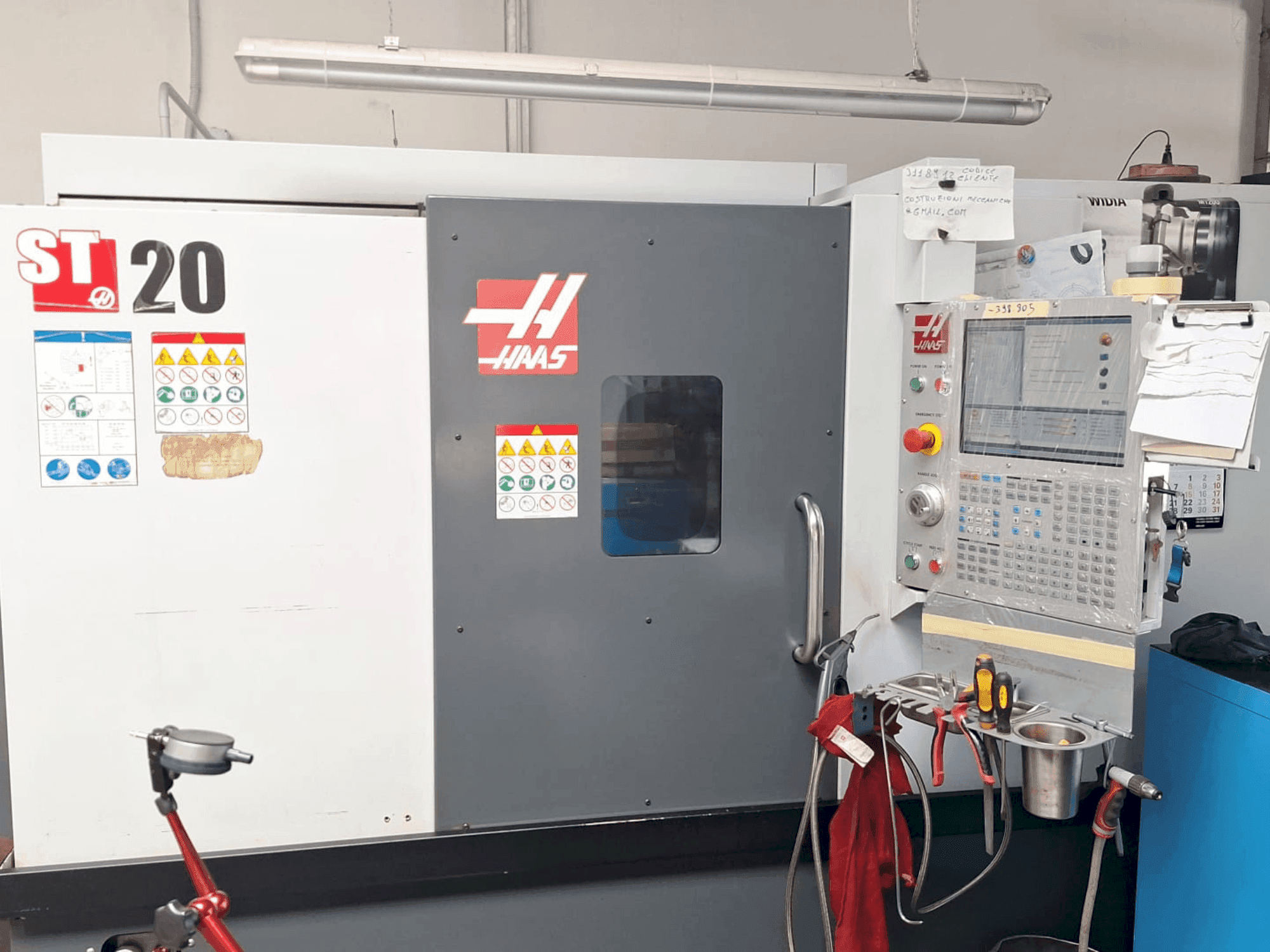 Vista frontal de la máquina HAAS ST-20