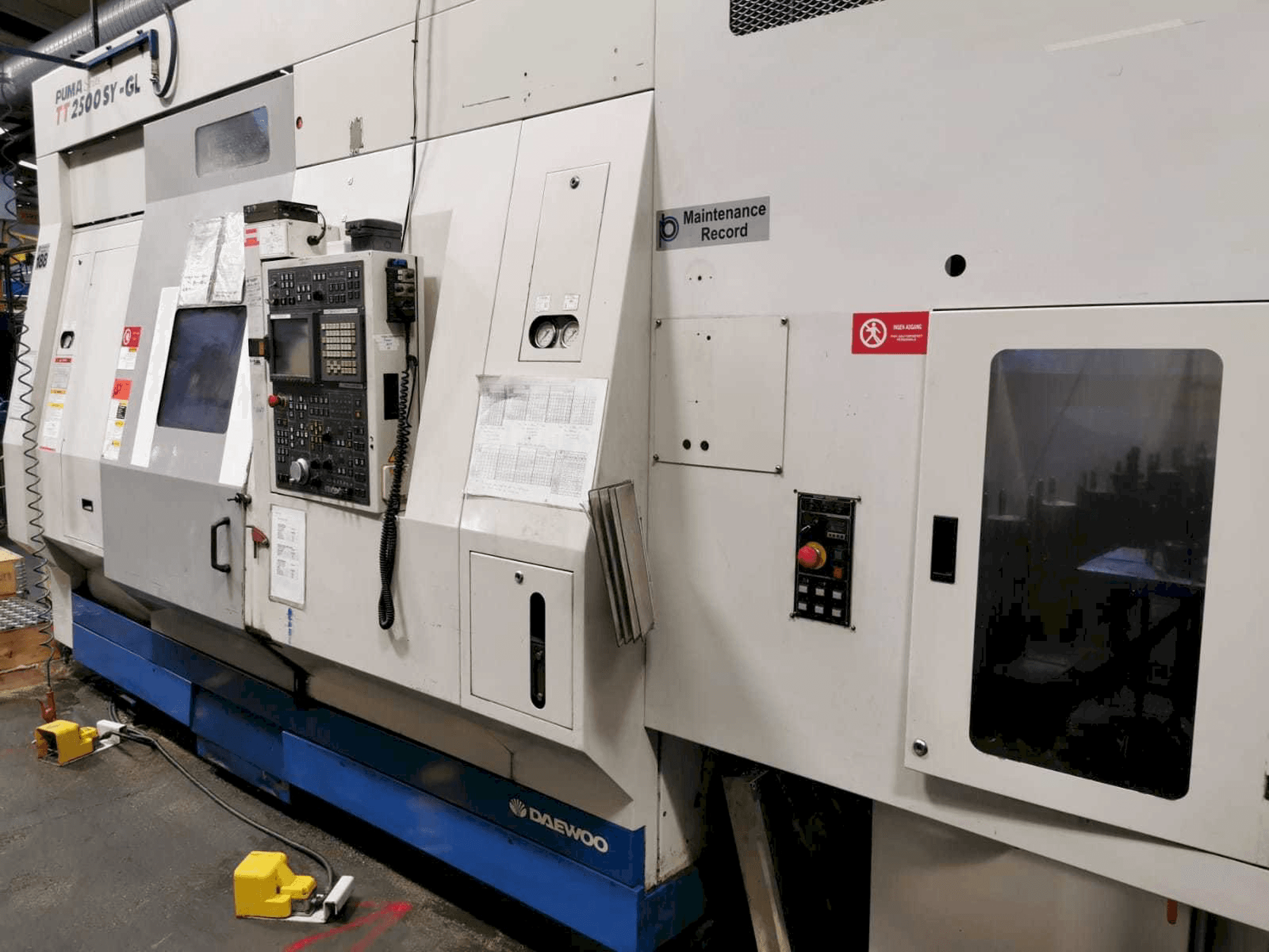 Vista frontal de la máquina DAEWOO Puma TT2500SY - GL (2005)