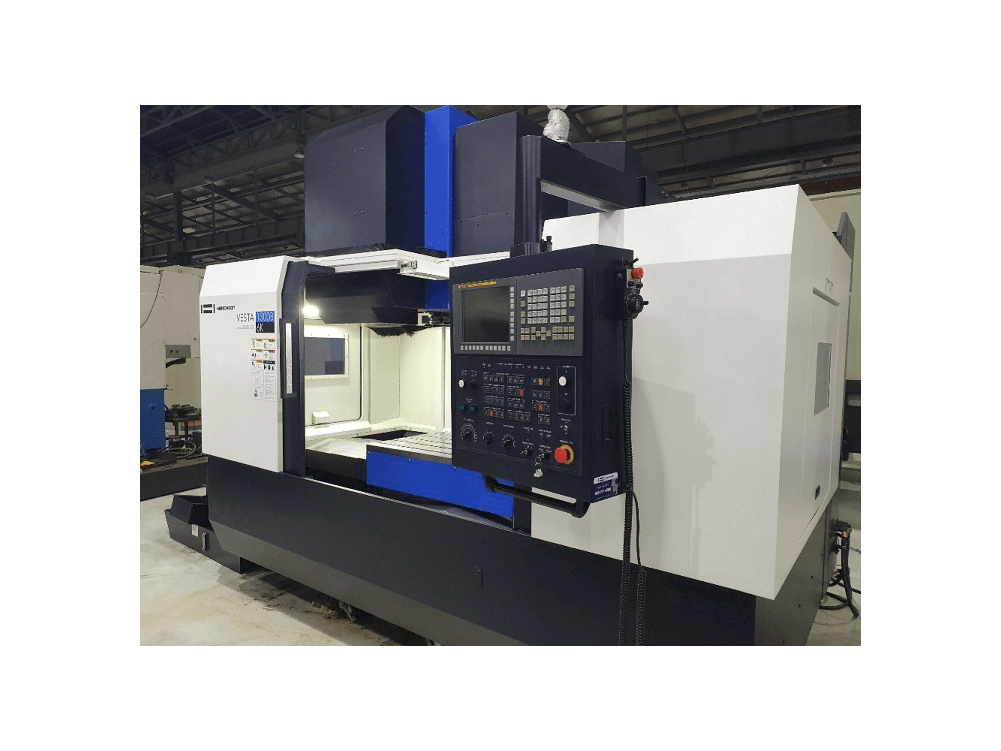 Vista frontal de la máquina HWACHEON VESTA-1300B