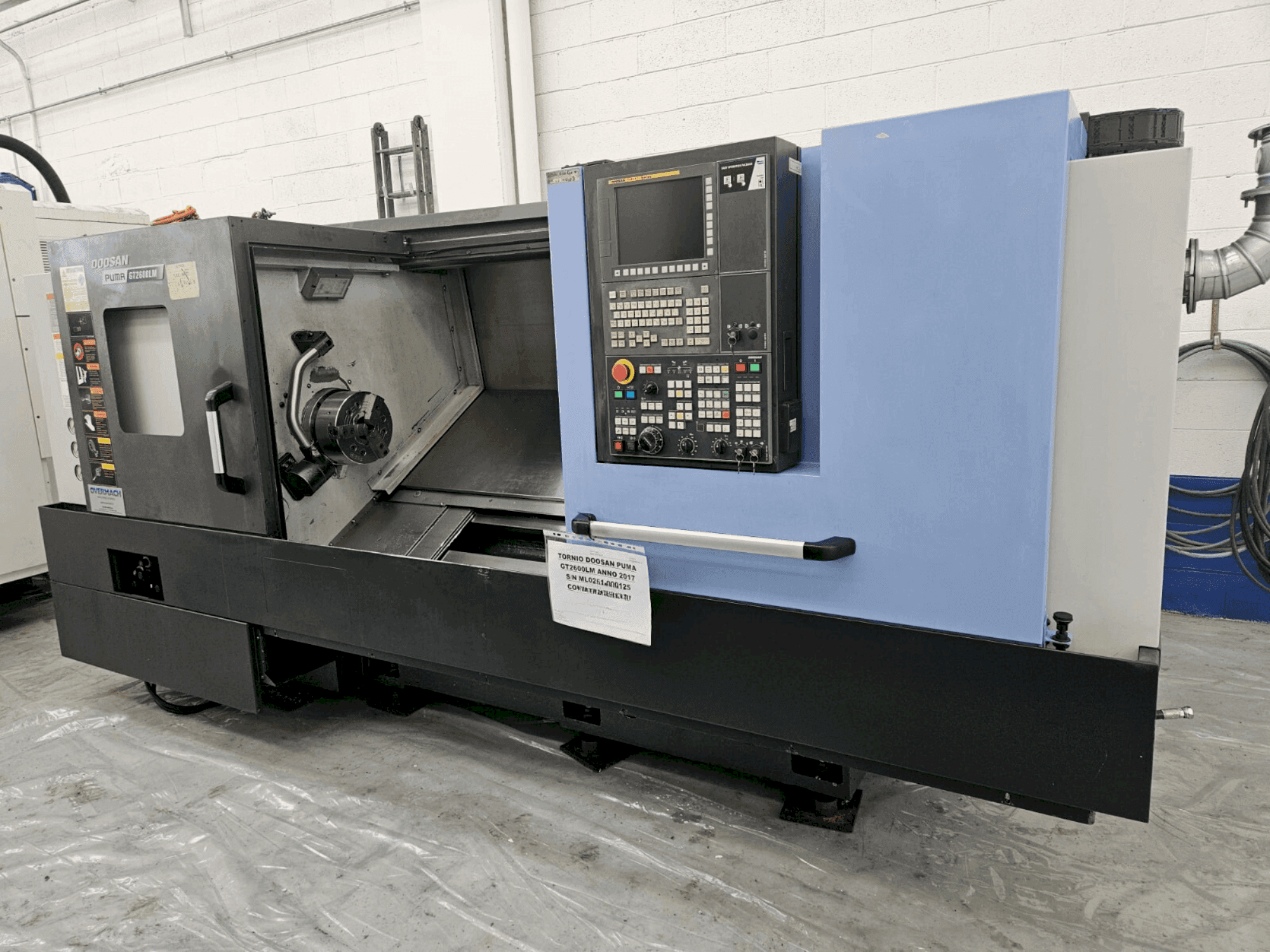 Vista frontal de la máquina DOOSAN PUMA GT2600LM