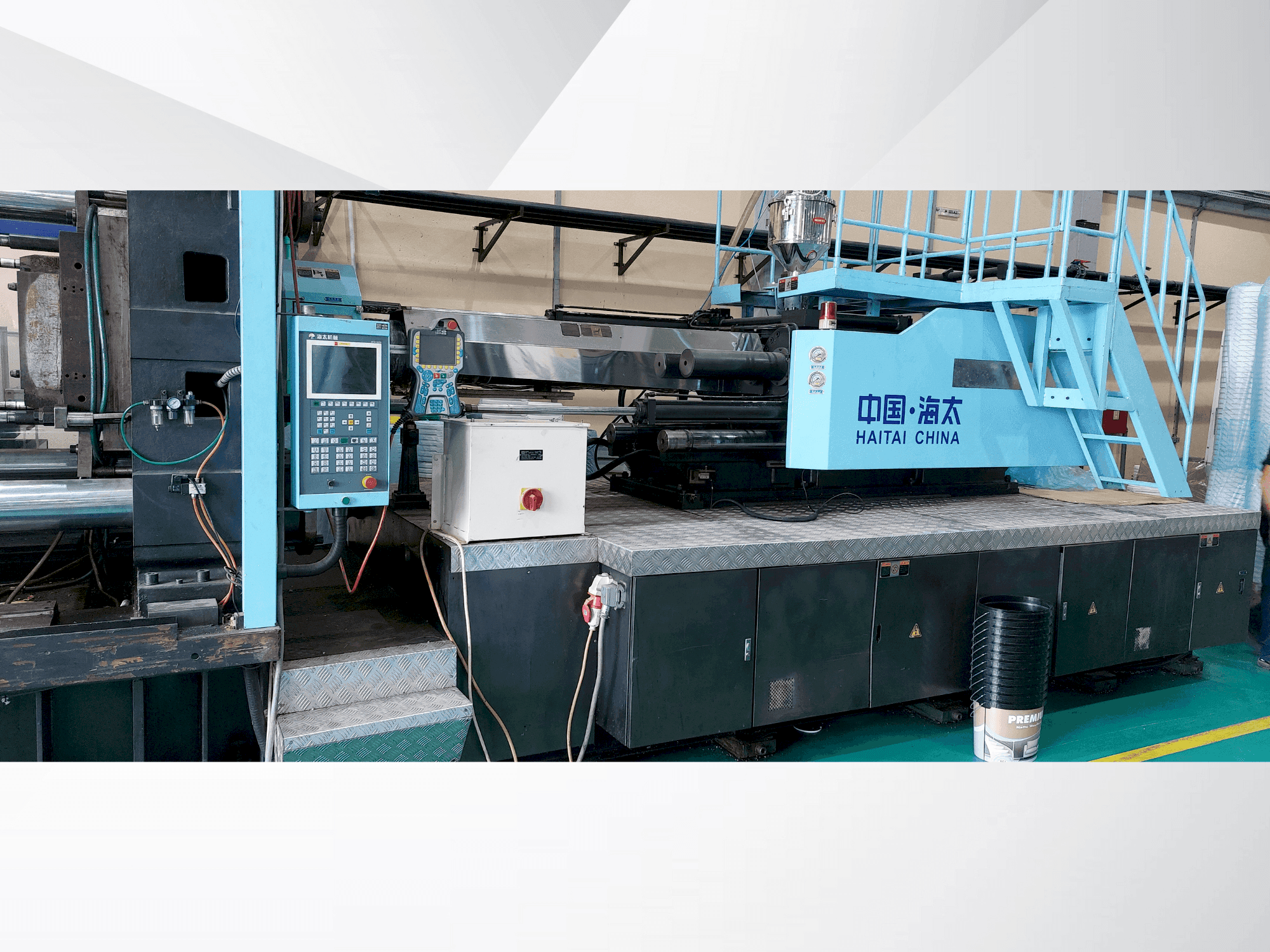 Vista frontal de la máquina HAITAI HTW 10000