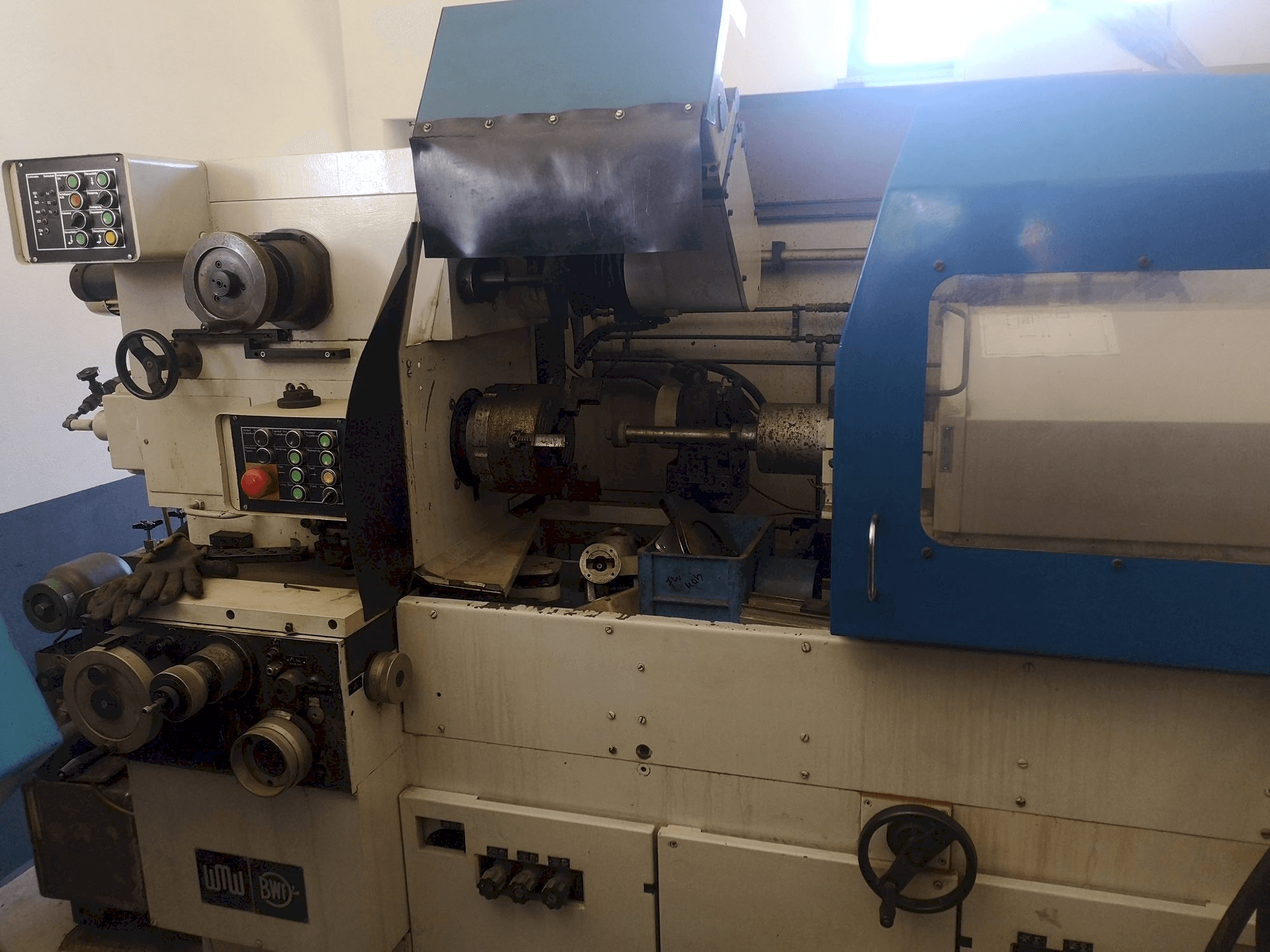 Vista frontal de la máquina WMW SI4