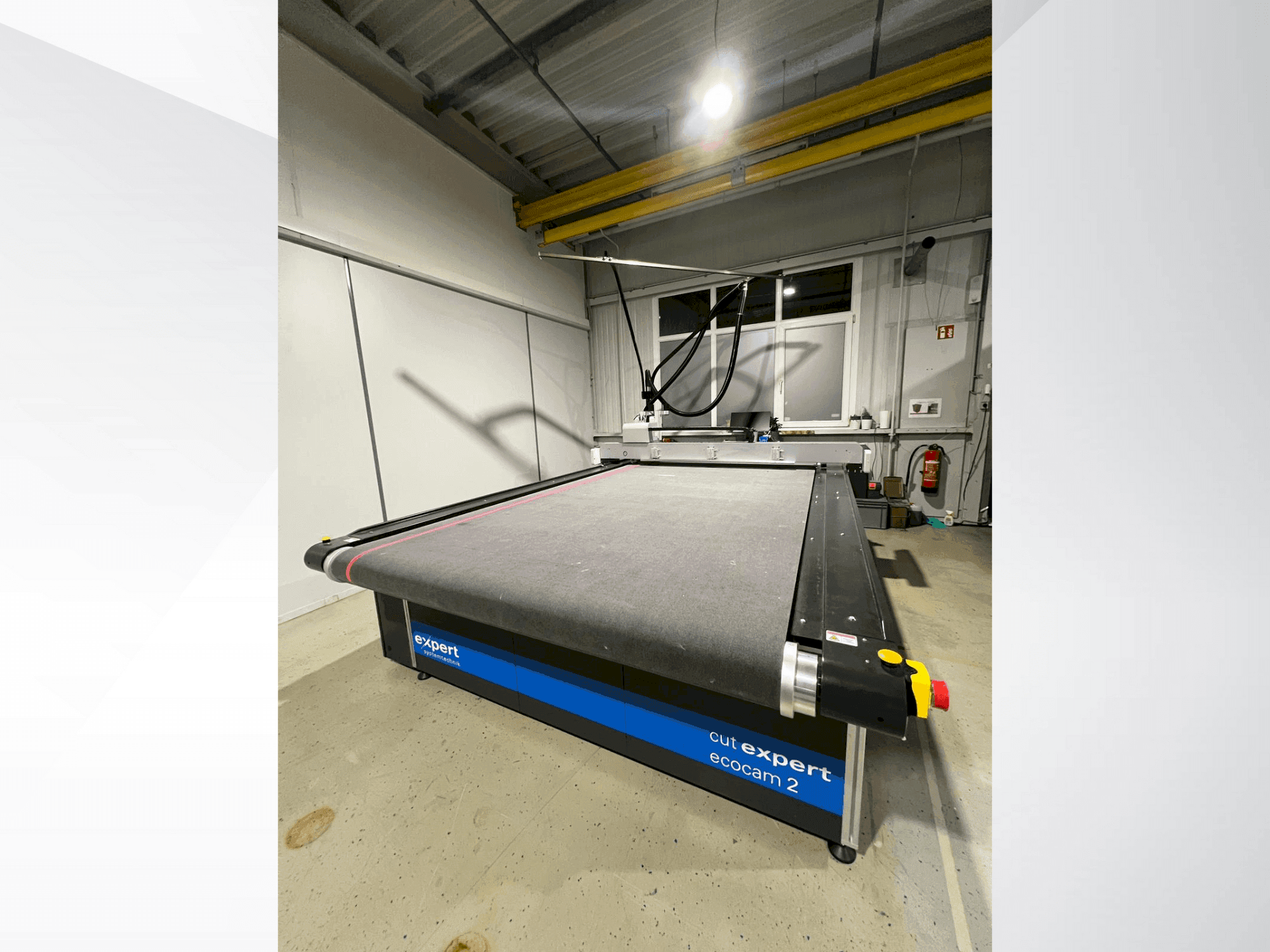 Vista frontal de la máquina EXPERT cut Expert ecocam 2