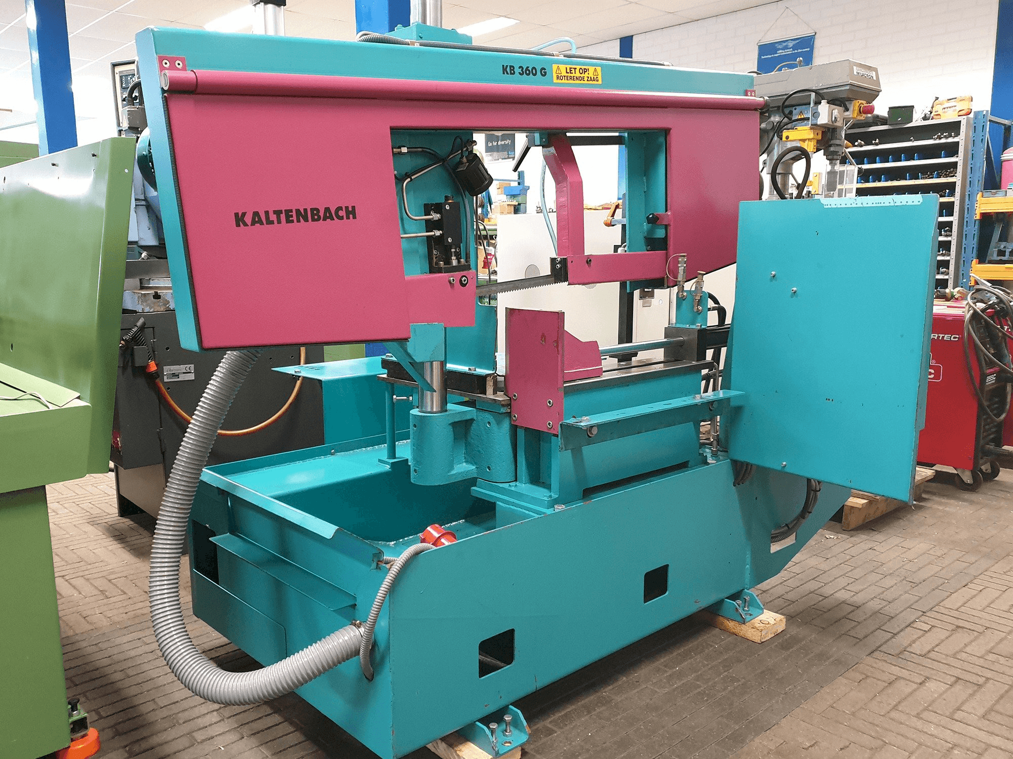 Vista izquierda de la máquina KALTENBACH KB 360 G