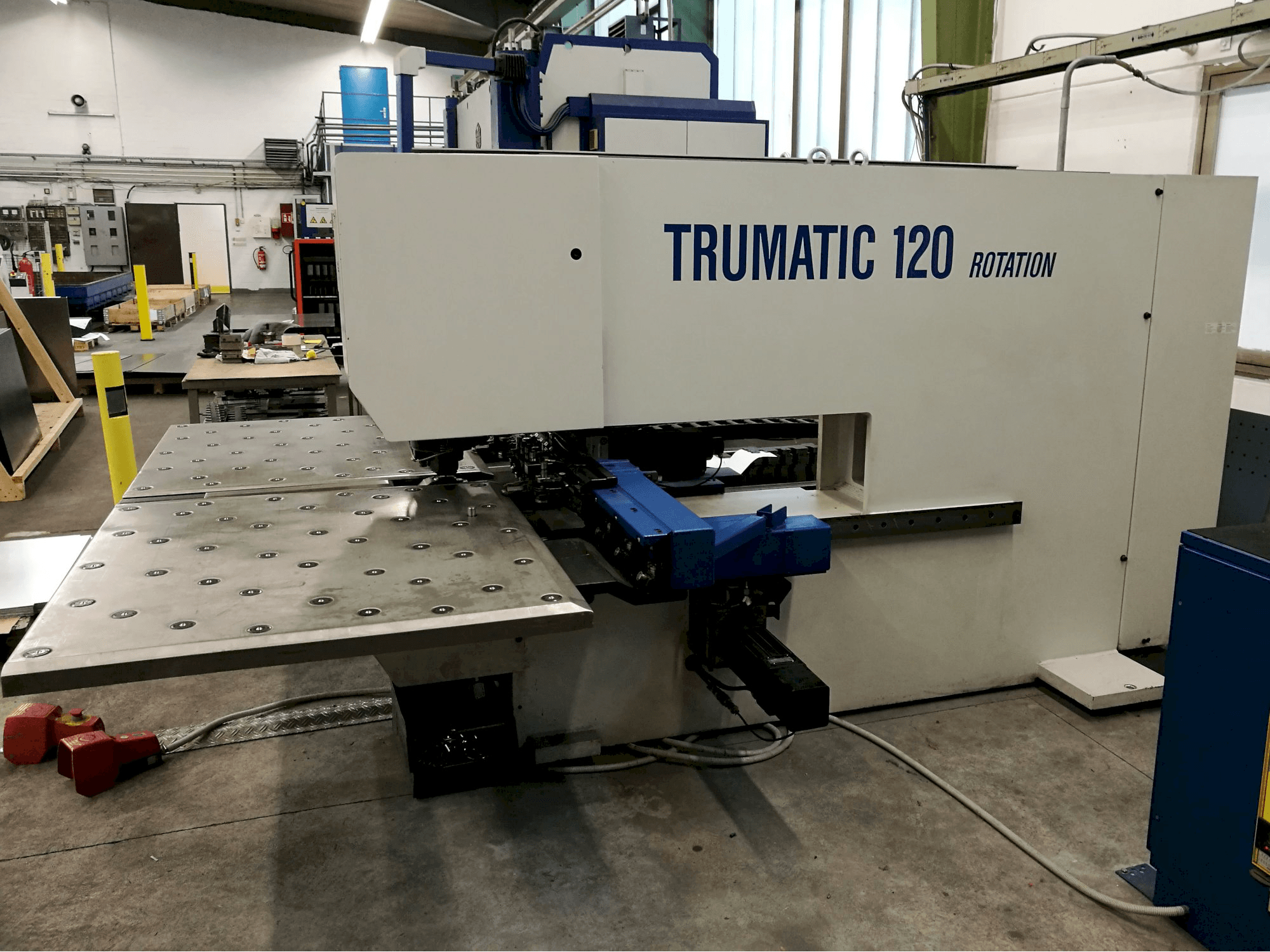 Vista derecha de la máquina Trumpf Trumatic 120R