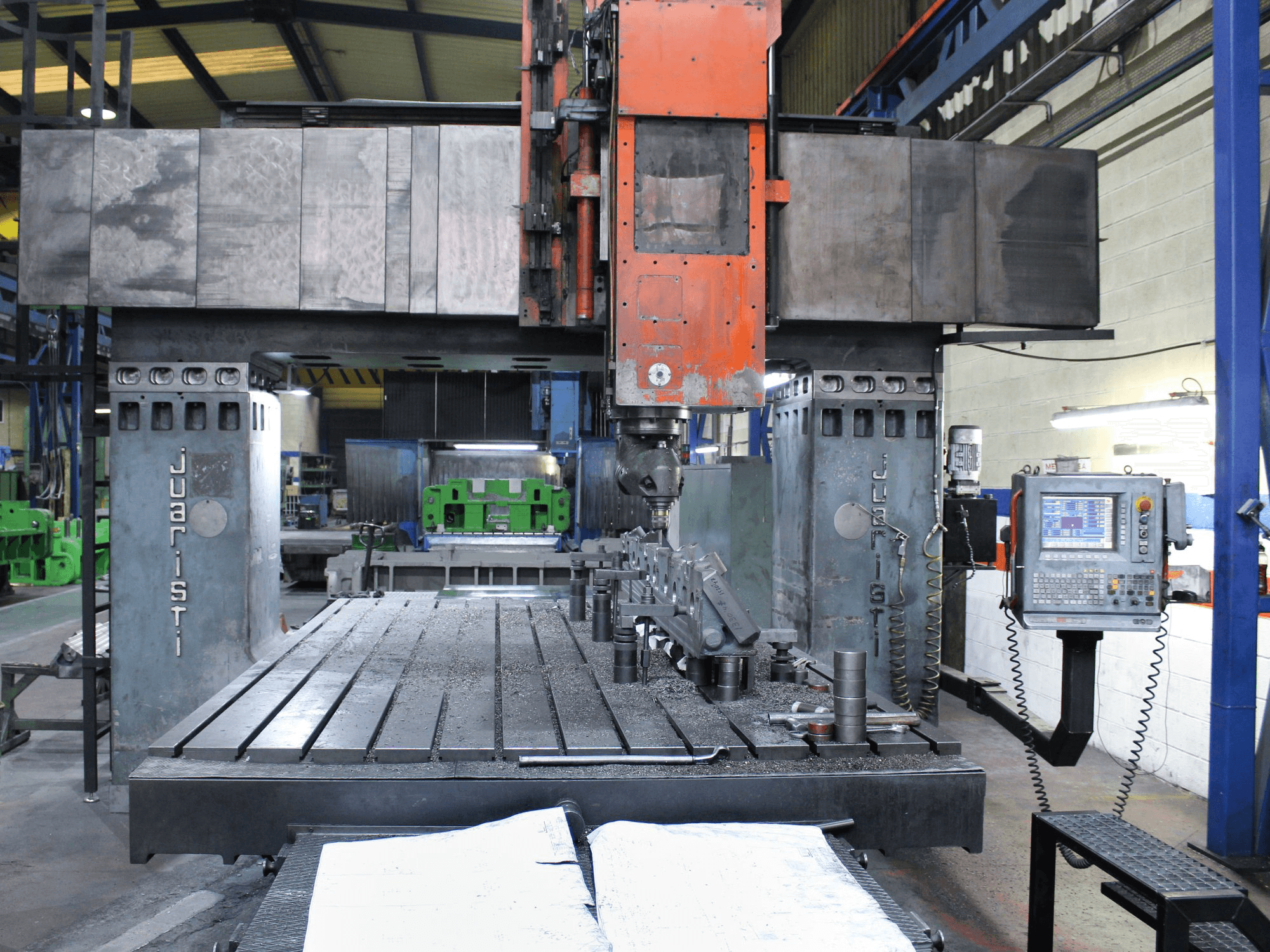 Vista frontal de la máquina Juaristi FTF-1-CNC-COP