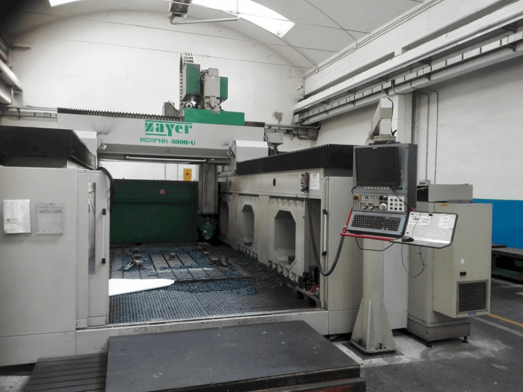 Vista frontal de la máquina Zayer Memphis 4000