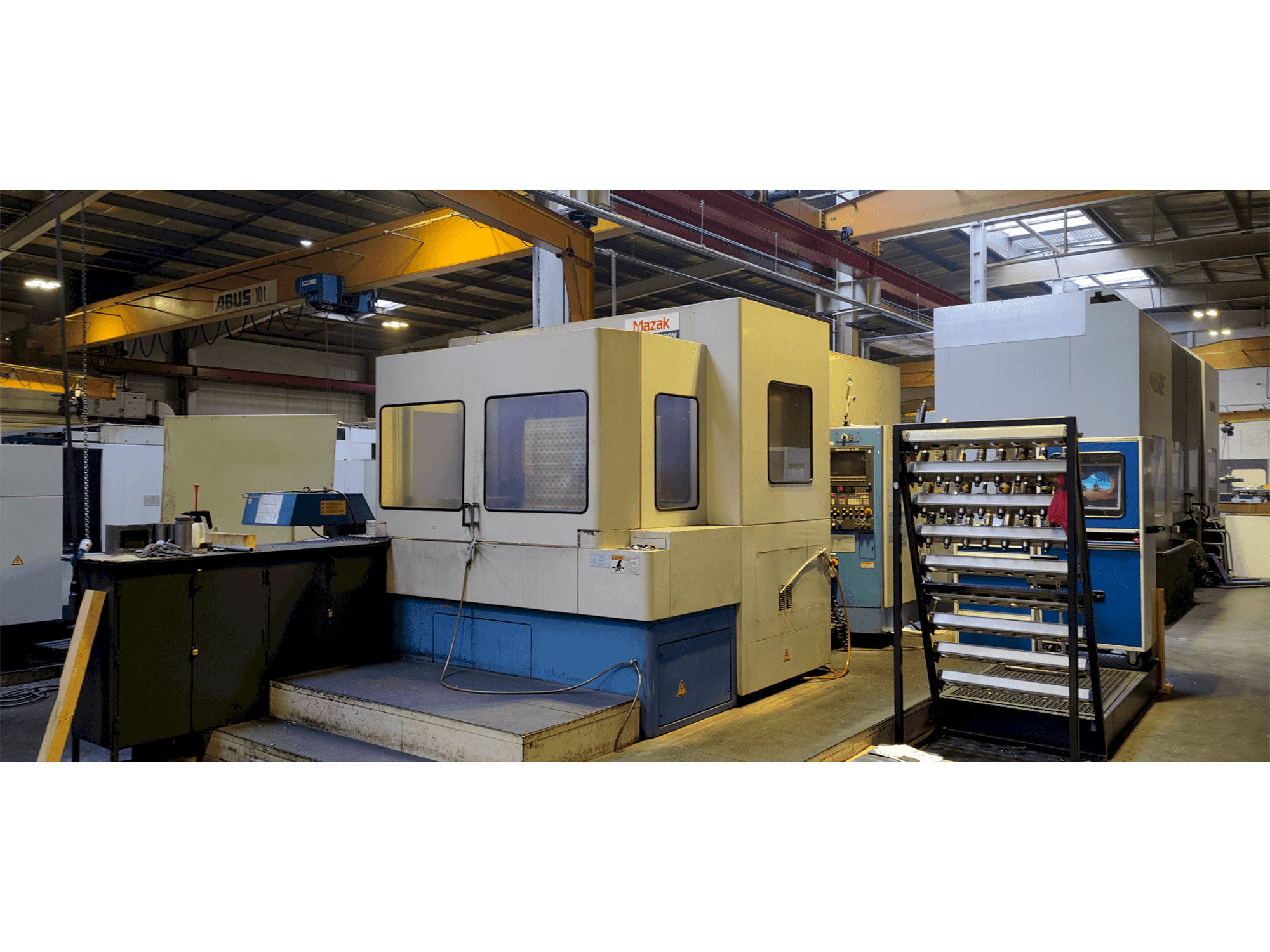 Vista frontal de la máquina Mazak H-630 N