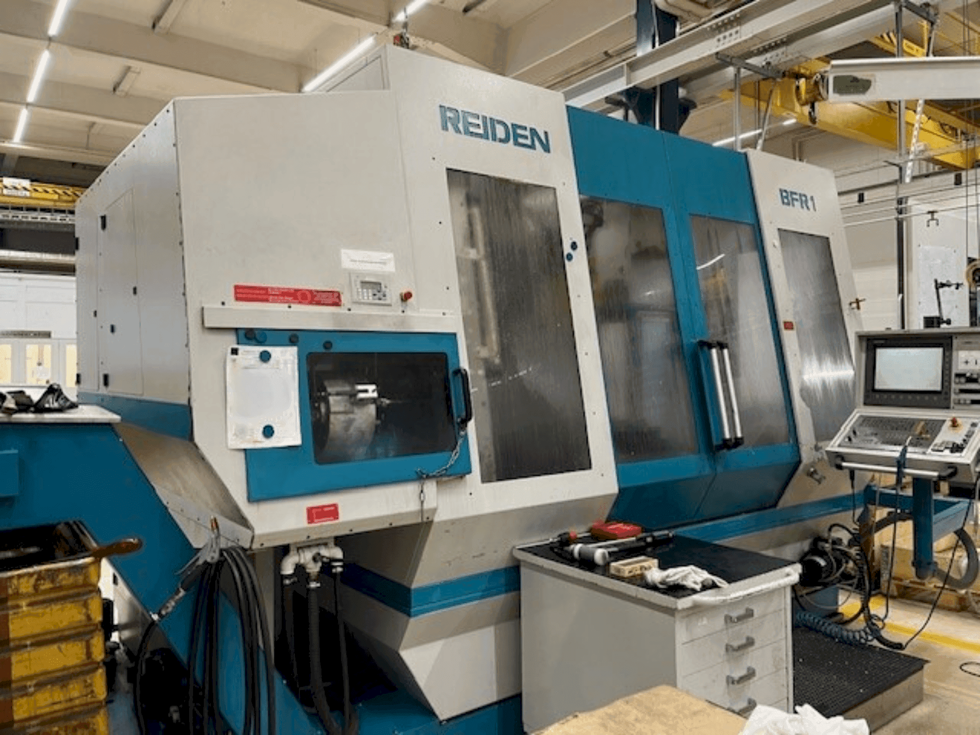 Vista frontal de la máquina Reiden BRF-1