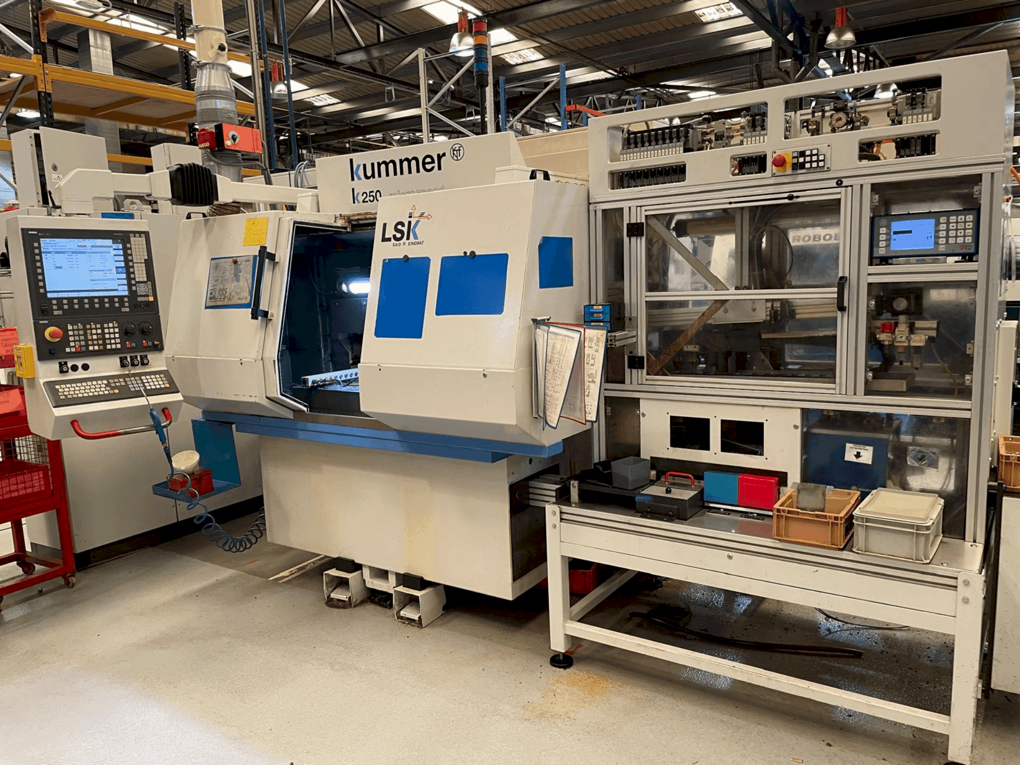 Vista frontal de la máquina KUMMER K250