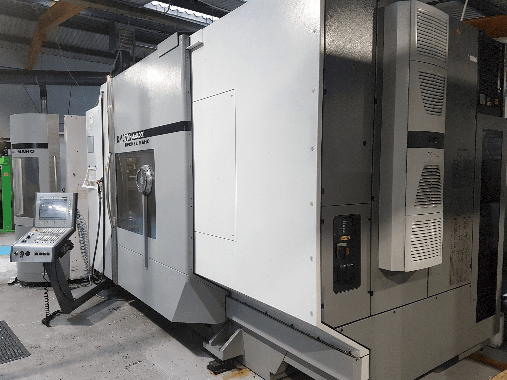 Vista frontal de la máquina DECKEL MAHO DMC 70 H duoBlock