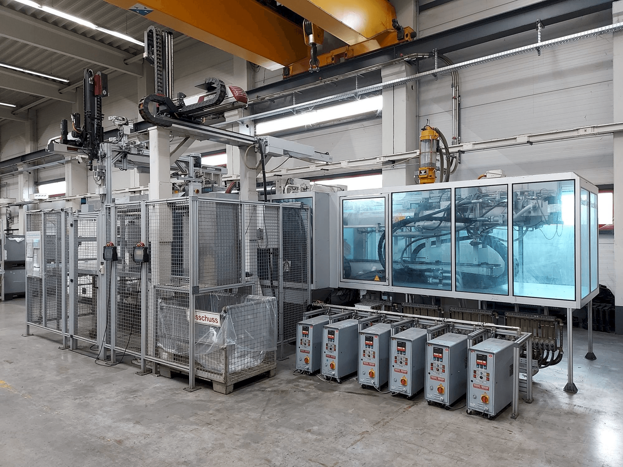 Vista frontal de la máquina Krauss Maffei 650 Tandem