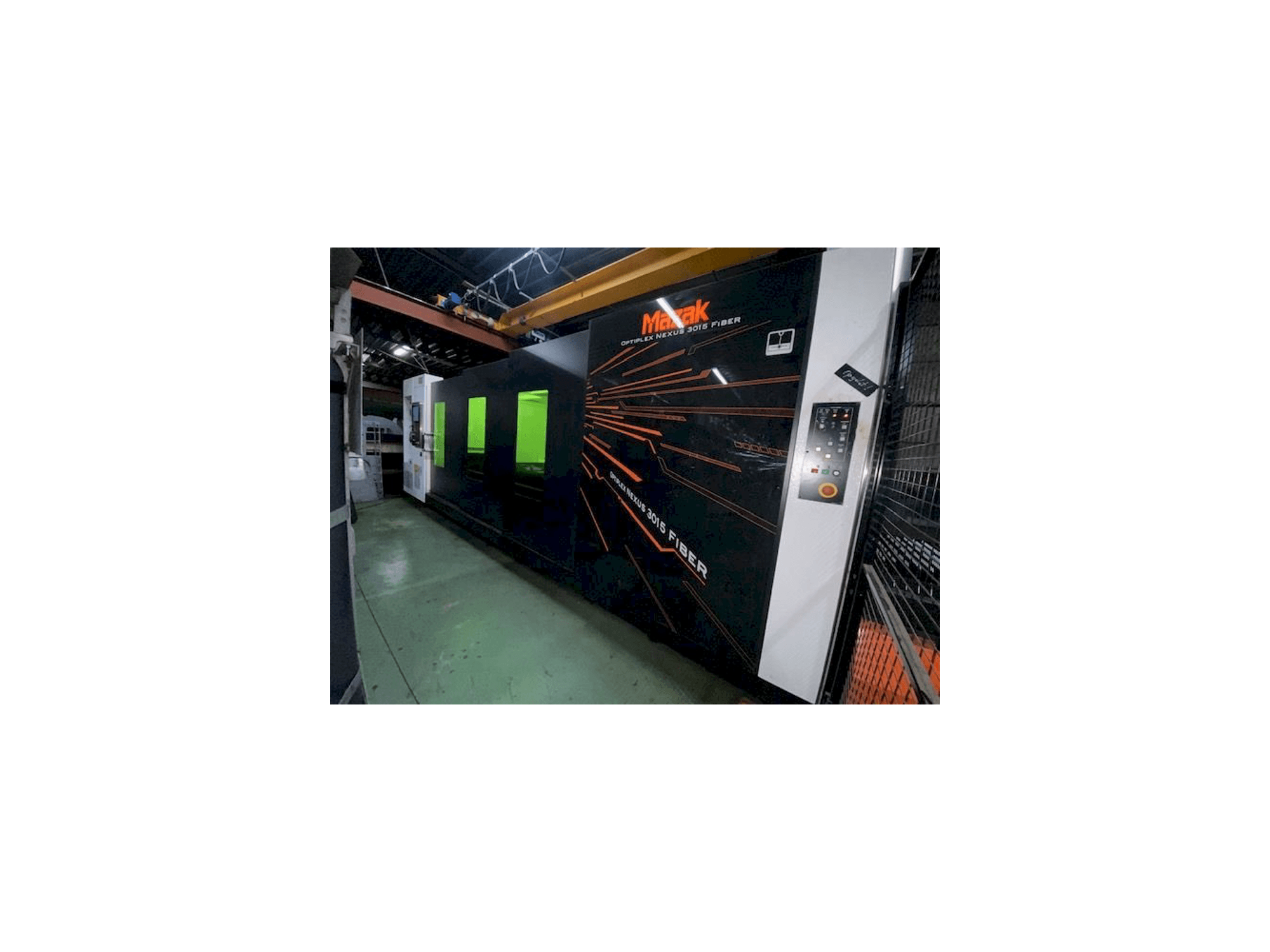 Vista frontal de la máquina Mazak Optiplex Nexus 3015